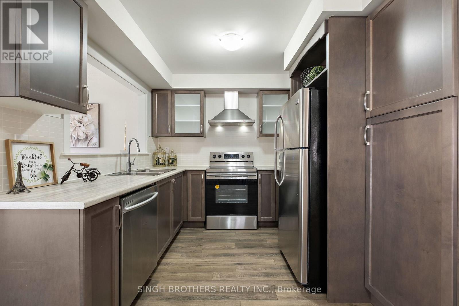 21 Hoover Road, Brampton, Ontario  L7A 4L2 - Photo 11 - W12382797