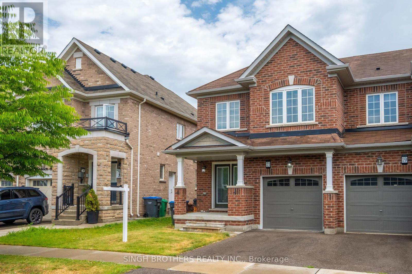 21 Hoover Road, Brampton, Ontario  L7A 4L2 - Photo 3 - W12382797