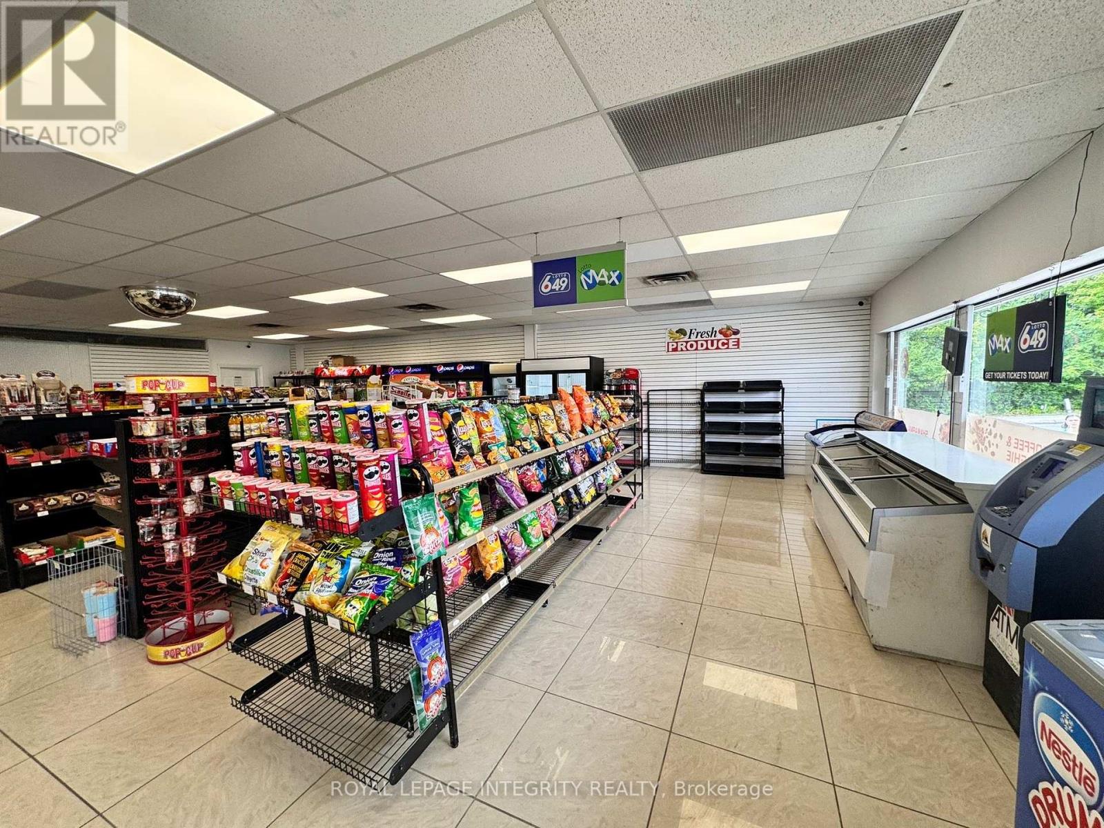 876 Montreal Road, Ottawa, Ontario  K1K 4L3 - Photo 2 - X12402487