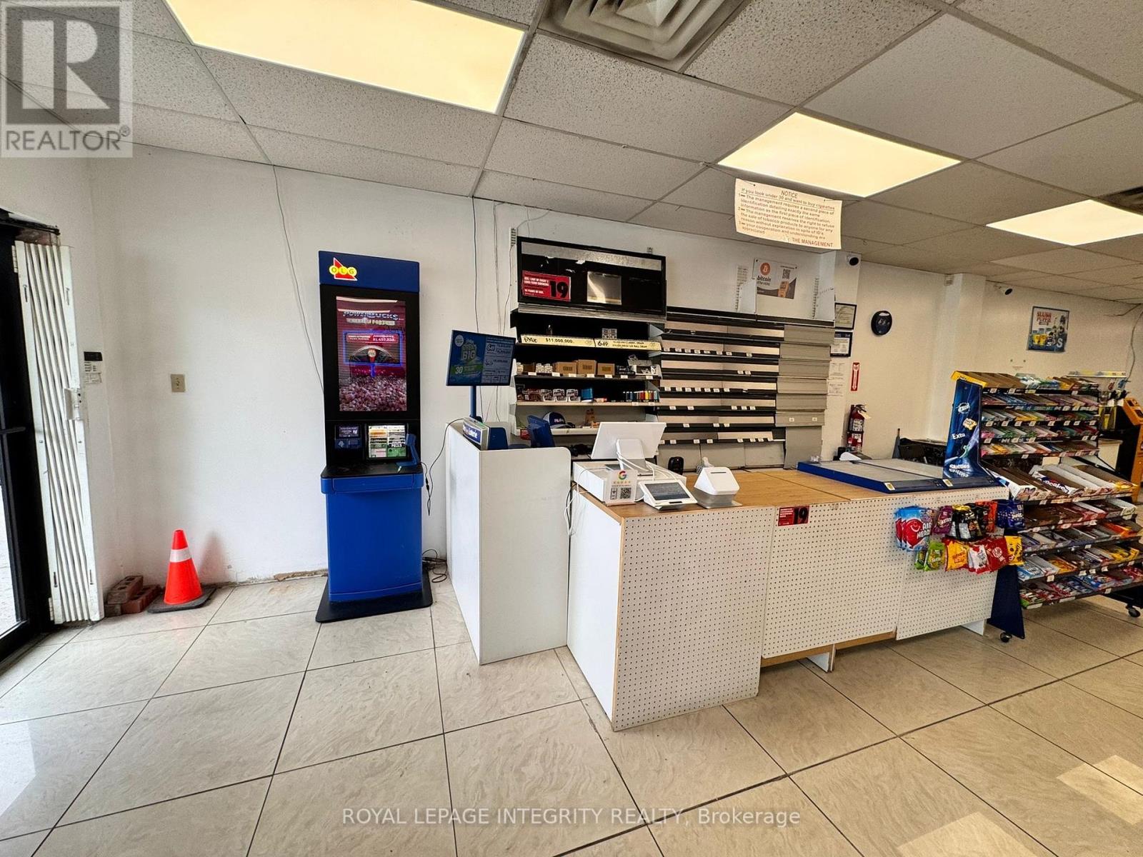 876 Montreal Road, Ottawa, Ontario  K1K 4L3 - Photo 3 - X12402487