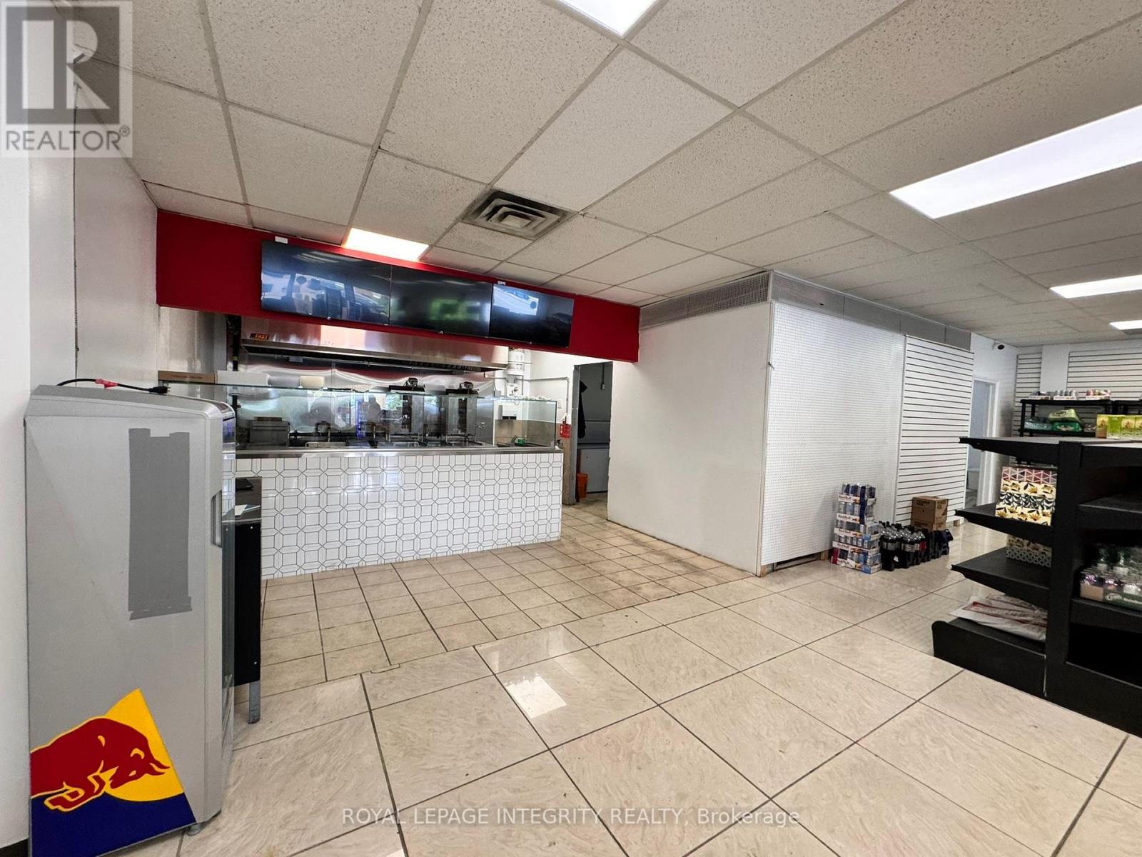 876 Montreal Road, Ottawa, Ontario  K1K 4L3 - Photo 5 - X12402487