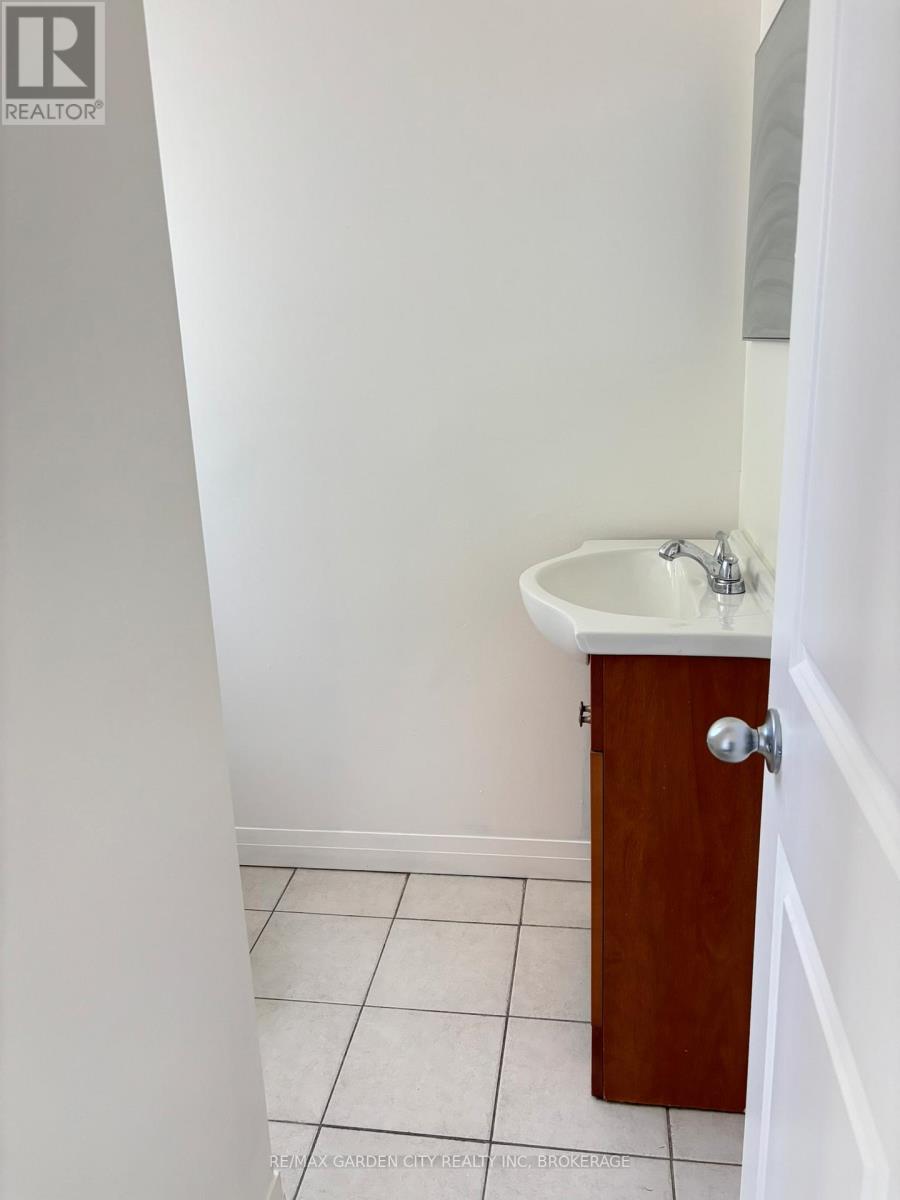 5842 Frontenac Street, Niagara Falls, Ontario  L2G 3A9 - Photo 11 - X12402485