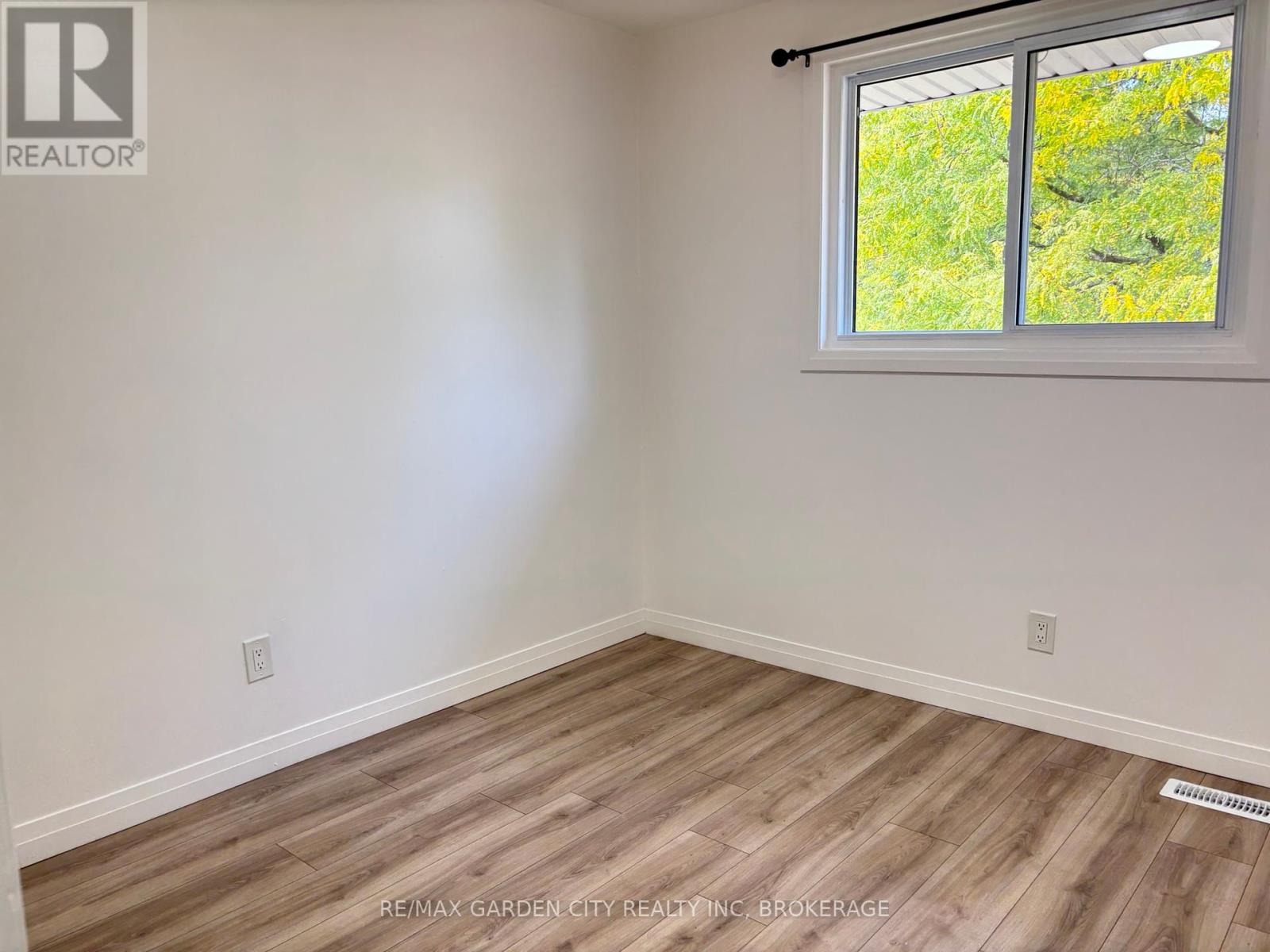 5842 Frontenac Street, Niagara Falls, Ontario  L2G 3A9 - Photo 14 - X12402485