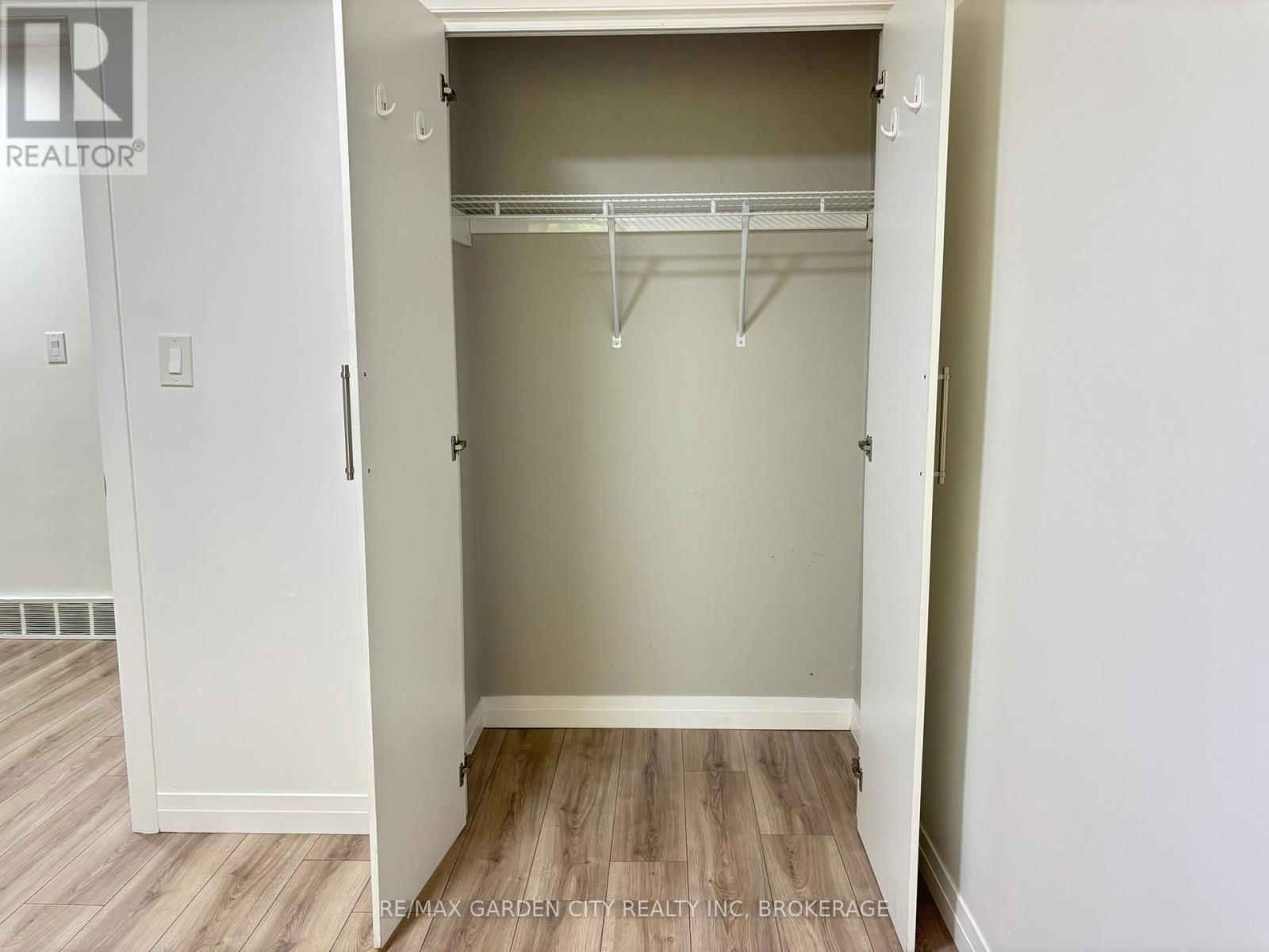 5842 Frontenac Street, Niagara Falls, Ontario  L2G 3A9 - Photo 15 - X12402485