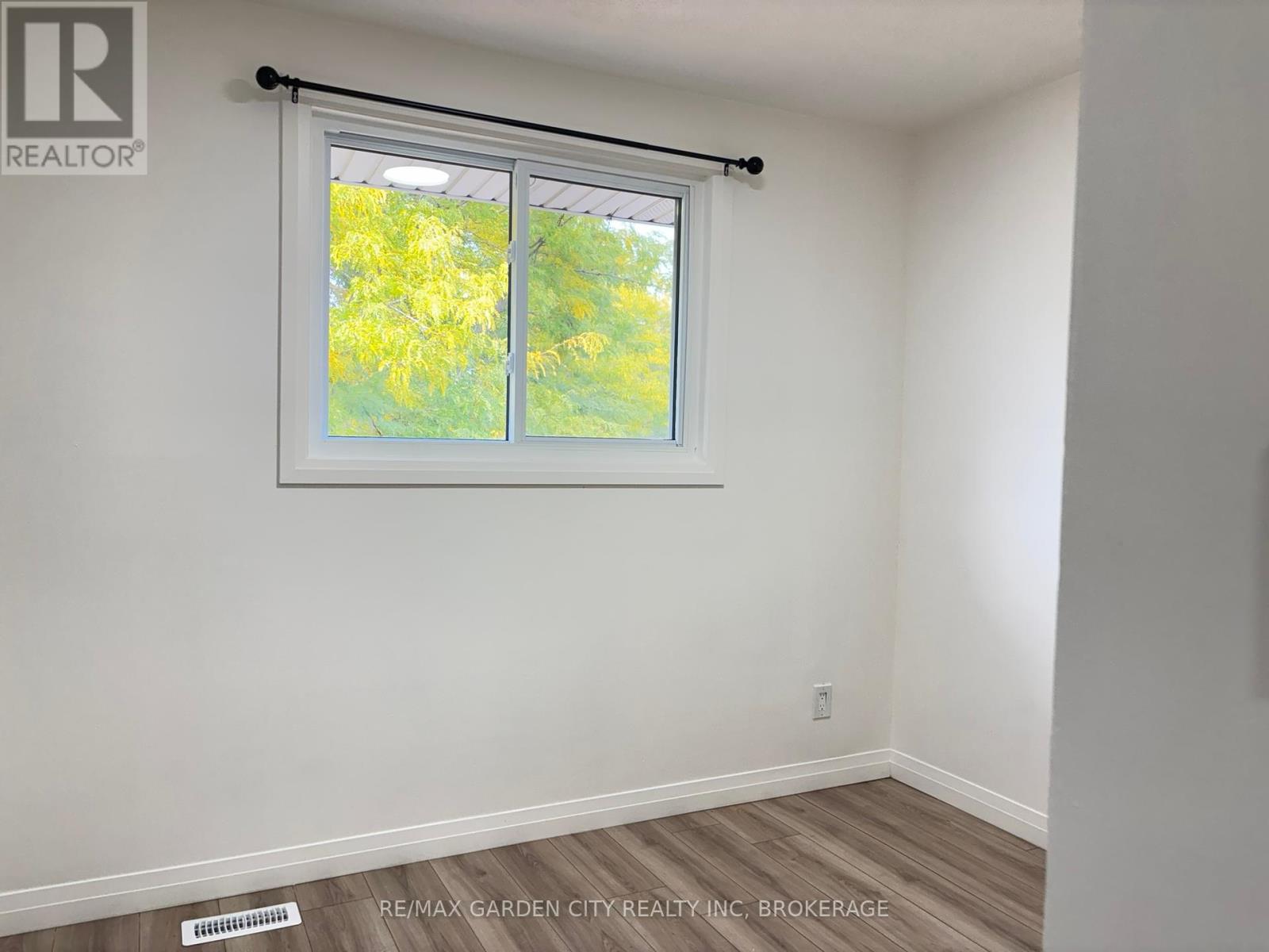 5842 Frontenac Street, Niagara Falls, Ontario  L2G 3A9 - Photo 19 - X12402485