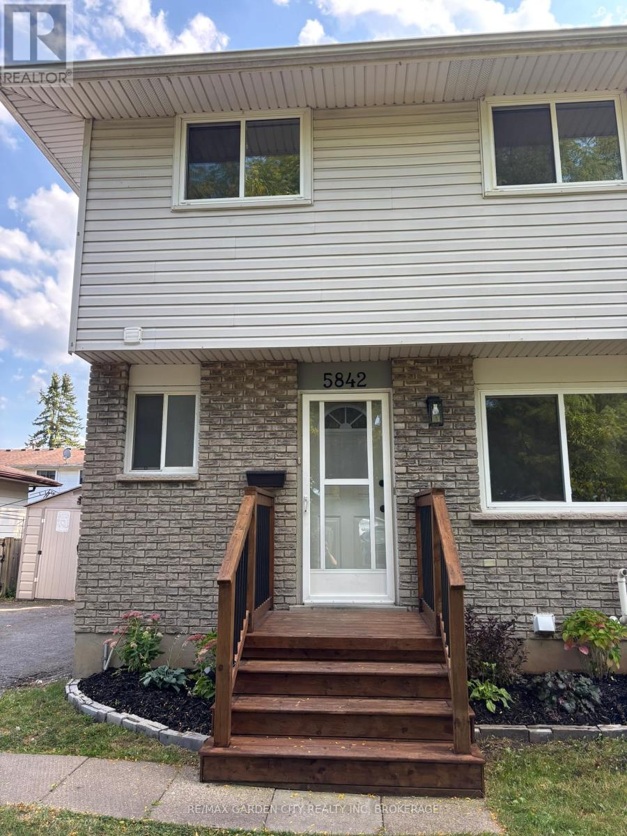 5842 Frontenac Street, Niagara Falls, Ontario  L2G 3A9 - Photo 3 - X12402485