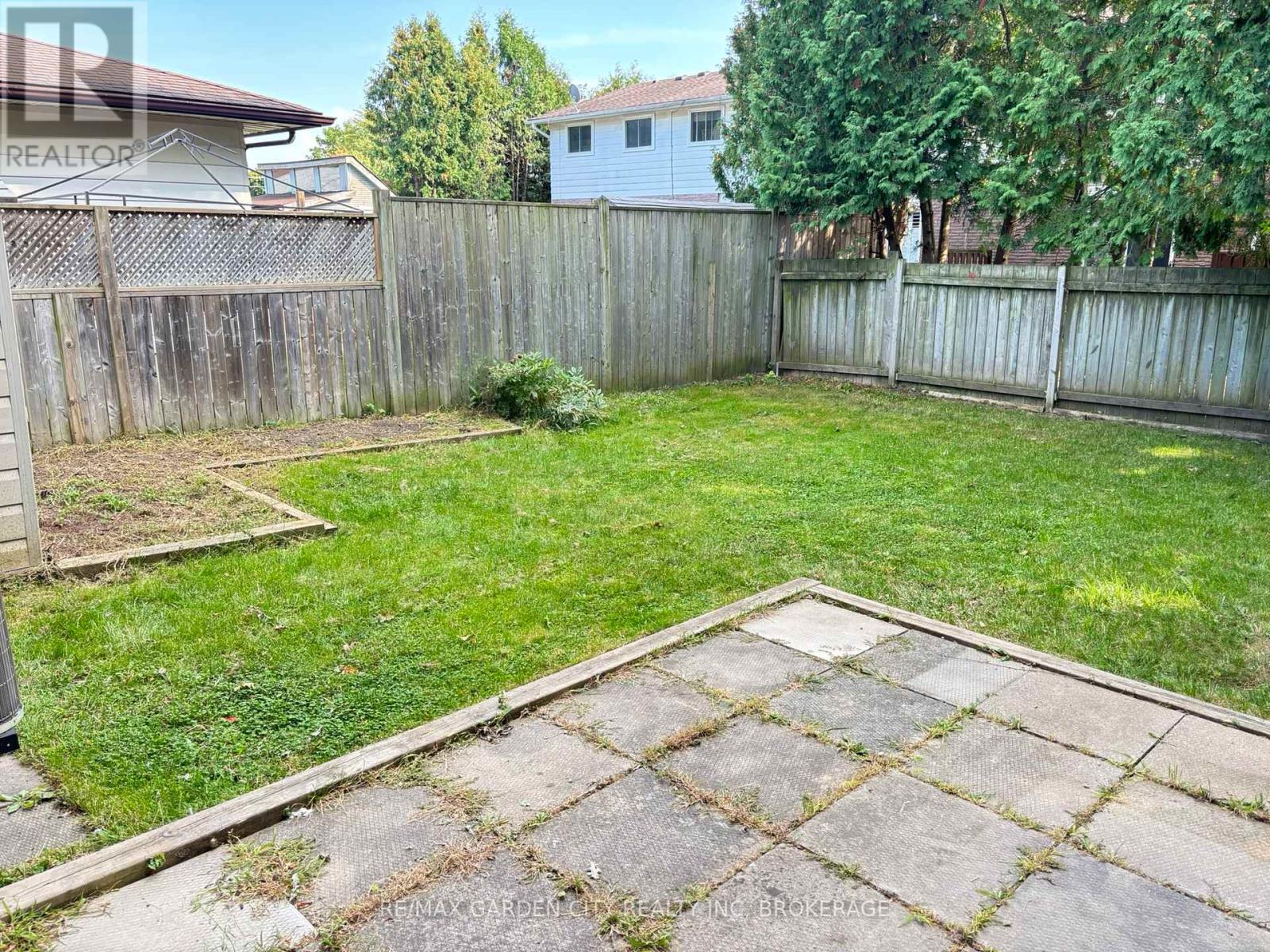 5842 Frontenac Street, Niagara Falls, Ontario  L2G 3A9 - Photo 5 - X12402485