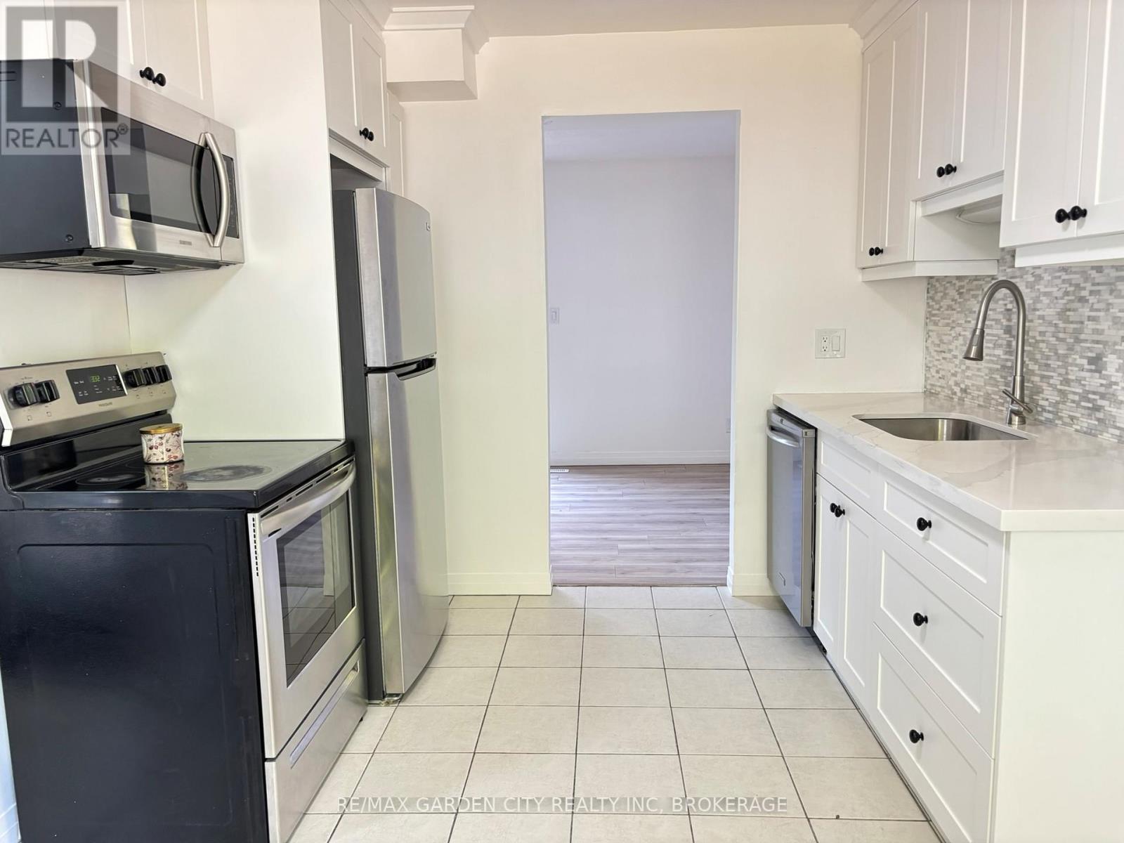 5842 Frontenac Street, Niagara Falls, Ontario  L2G 3A9 - Photo 7 - X12402485