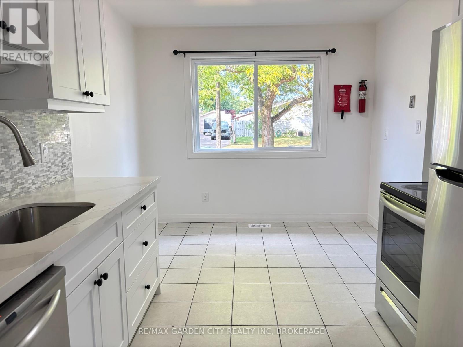 5842 Frontenac Street, Niagara Falls, Ontario  L2G 3A9 - Photo 8 - X12402485