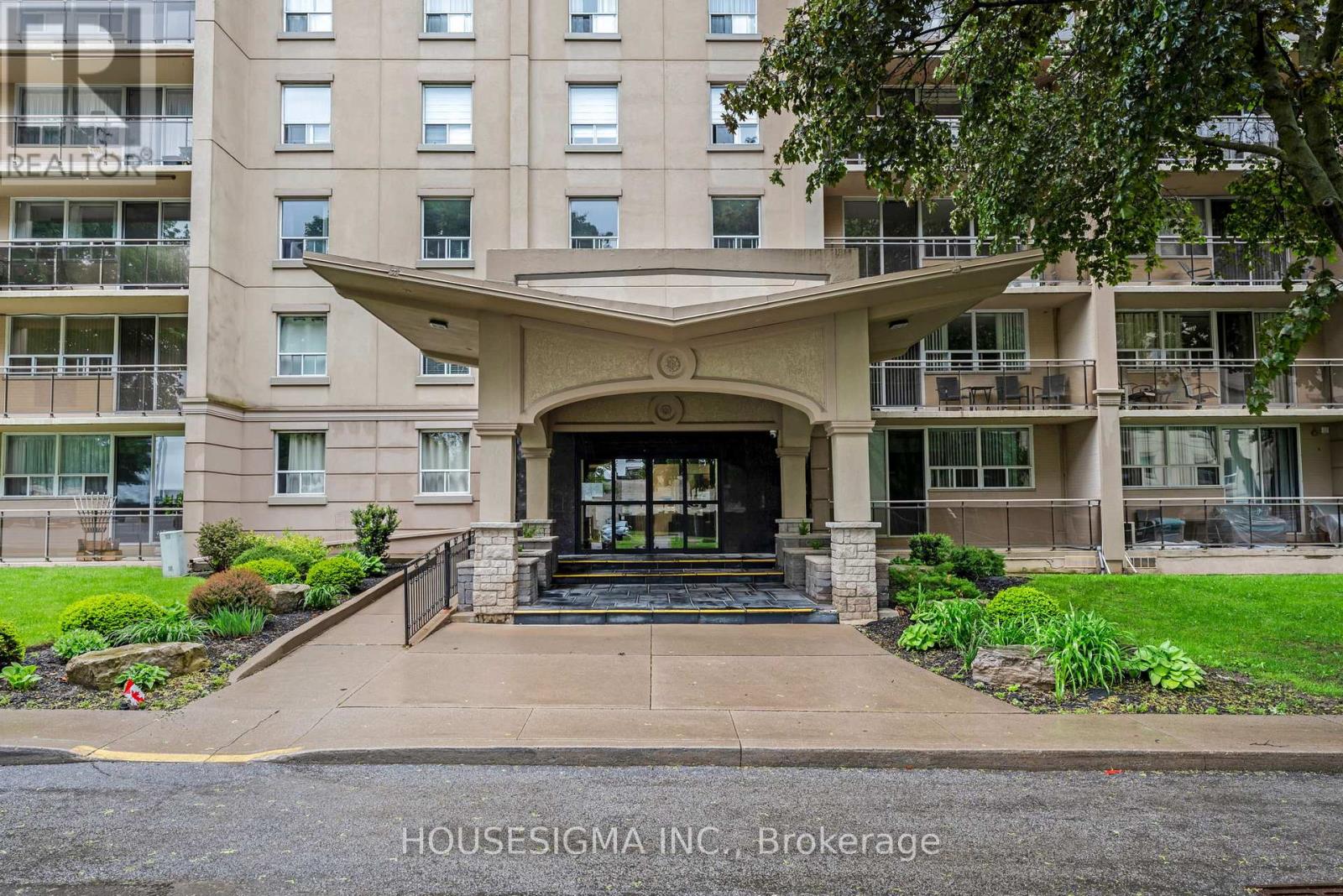 305 - 6400 Huggins Street, Niagara Falls, Ontario  L2J 3G5 - Photo 1 - X12402484