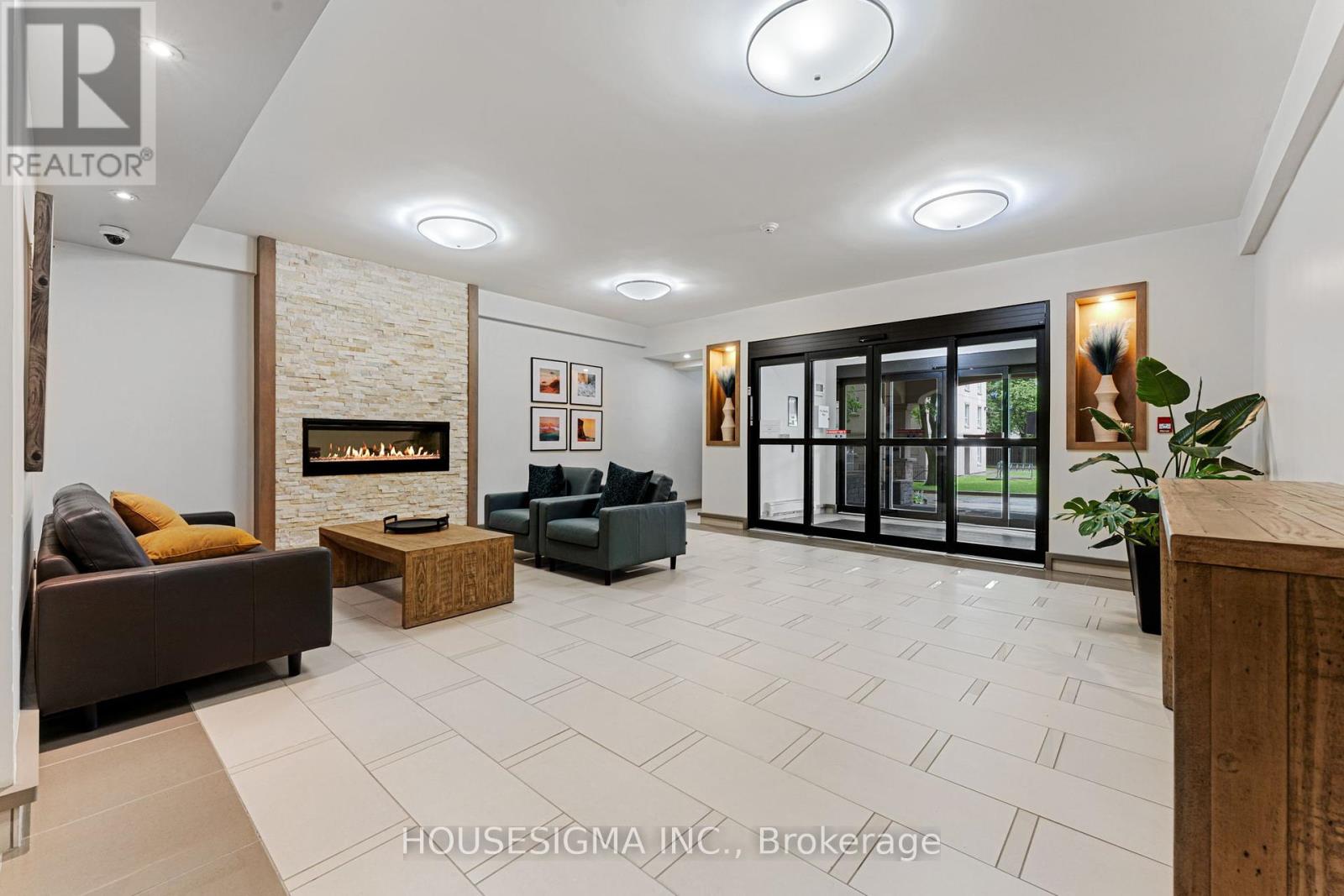 305 - 6400 Huggins Street, Niagara Falls, Ontario  L2J 3G5 - Photo 4 - X12402484