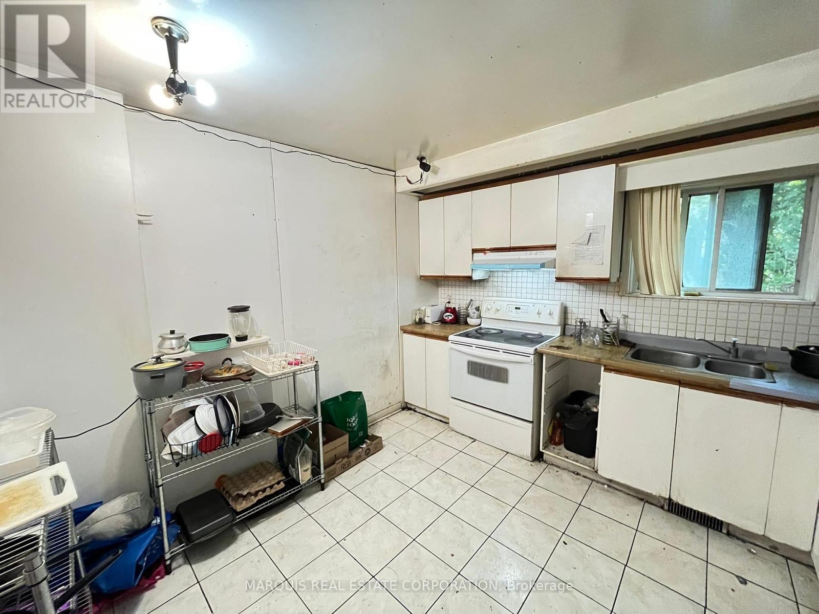 14 Cardell Avenue, Toronto, Ontario  M9N 1S5 - Photo 11 - W12278140