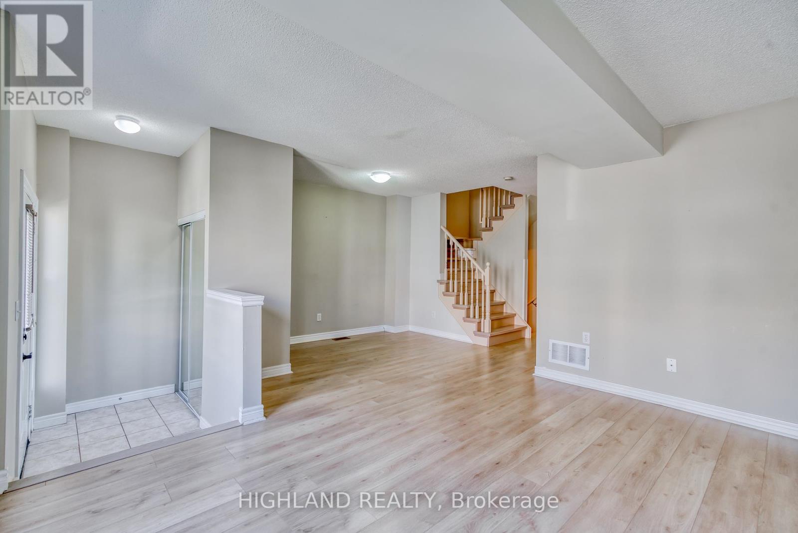 11 - 1750 Creek Way, Burlington, Ontario  L7L 6R2 - Photo 10 - W12402504