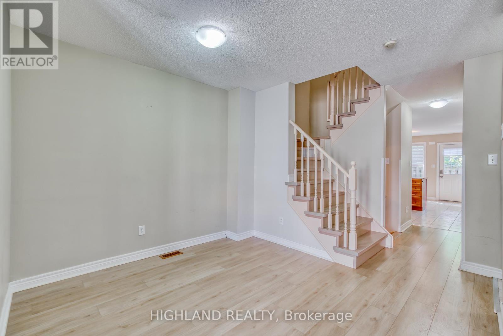 11 - 1750 Creek Way, Burlington, Ontario  L7L 6R2 - Photo 11 - W12402504