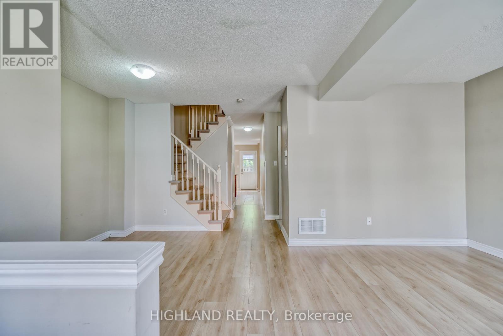 11 - 1750 Creek Way, Burlington, Ontario  L7L 6R2 - Photo 12 - W12402504