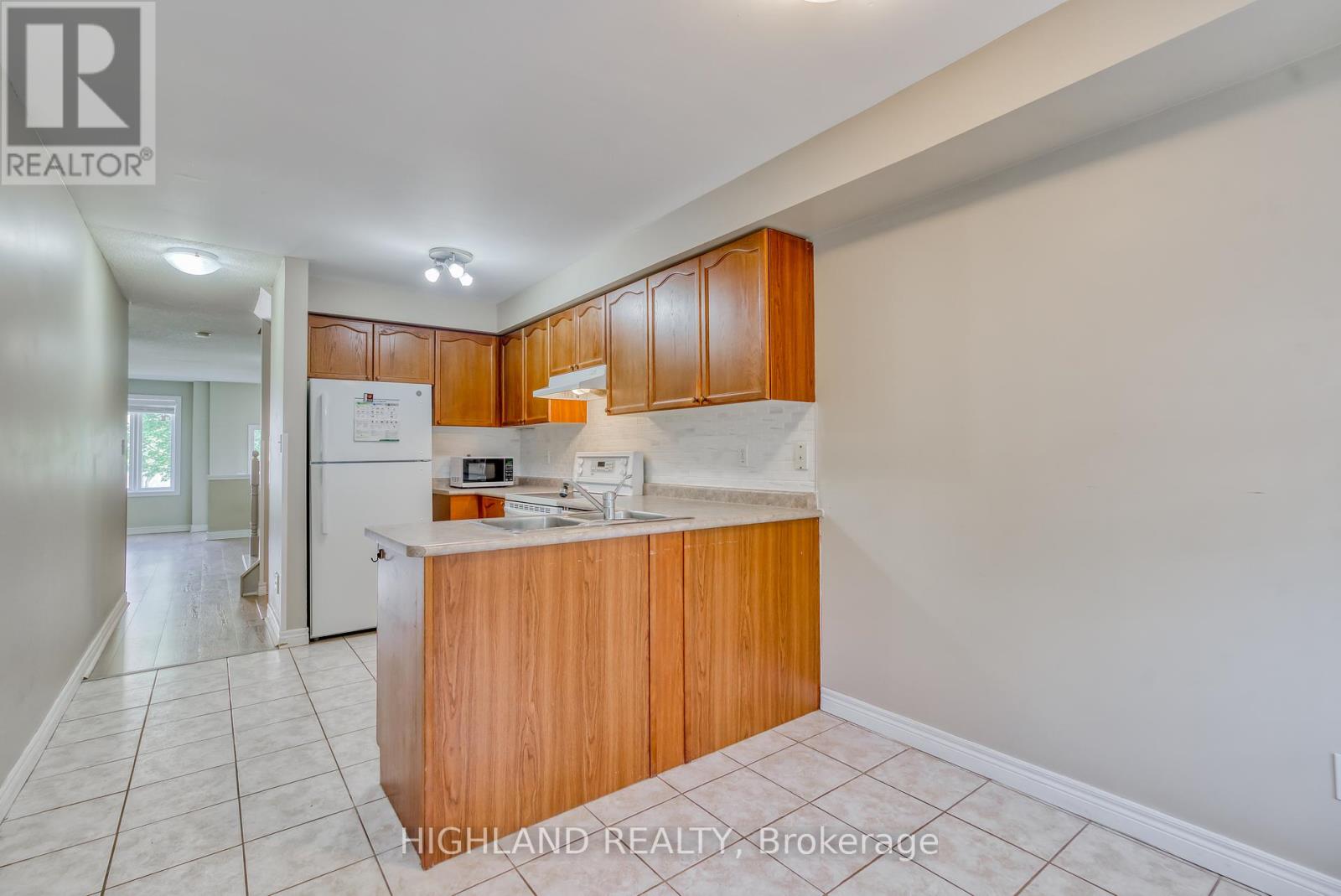 11 - 1750 Creek Way, Burlington, Ontario  L7L 6R2 - Photo 2 - W12402504