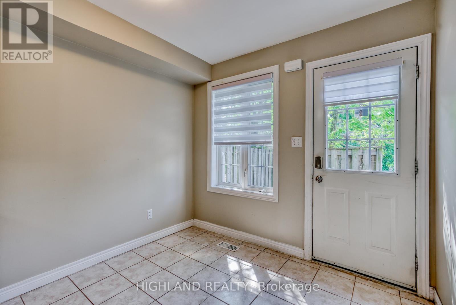 11 - 1750 Creek Way, Burlington, Ontario  L7L 6R2 - Photo 4 - W12402504