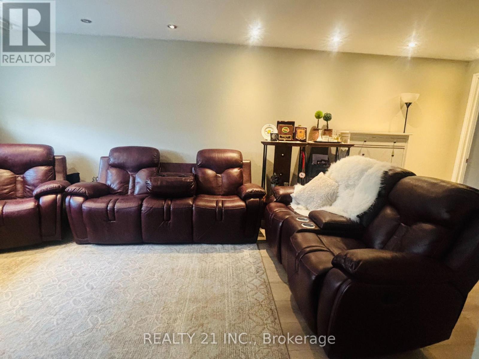 231 Medina Court, Oshawa, Ontario  L1J 7E1 - Photo 8 - E12386758