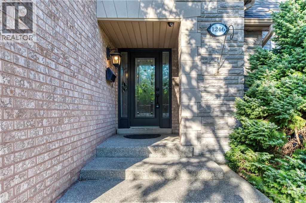 1246 Saddler Circle, Oakville, Ontario  L6M 2X5 - Photo 3 - 40767899