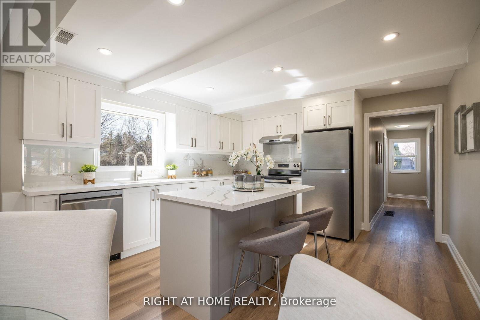 15 Farr Avenue, East Gwillimbury, Ontario  L0G 1V0 - Photo 12 - N12402513