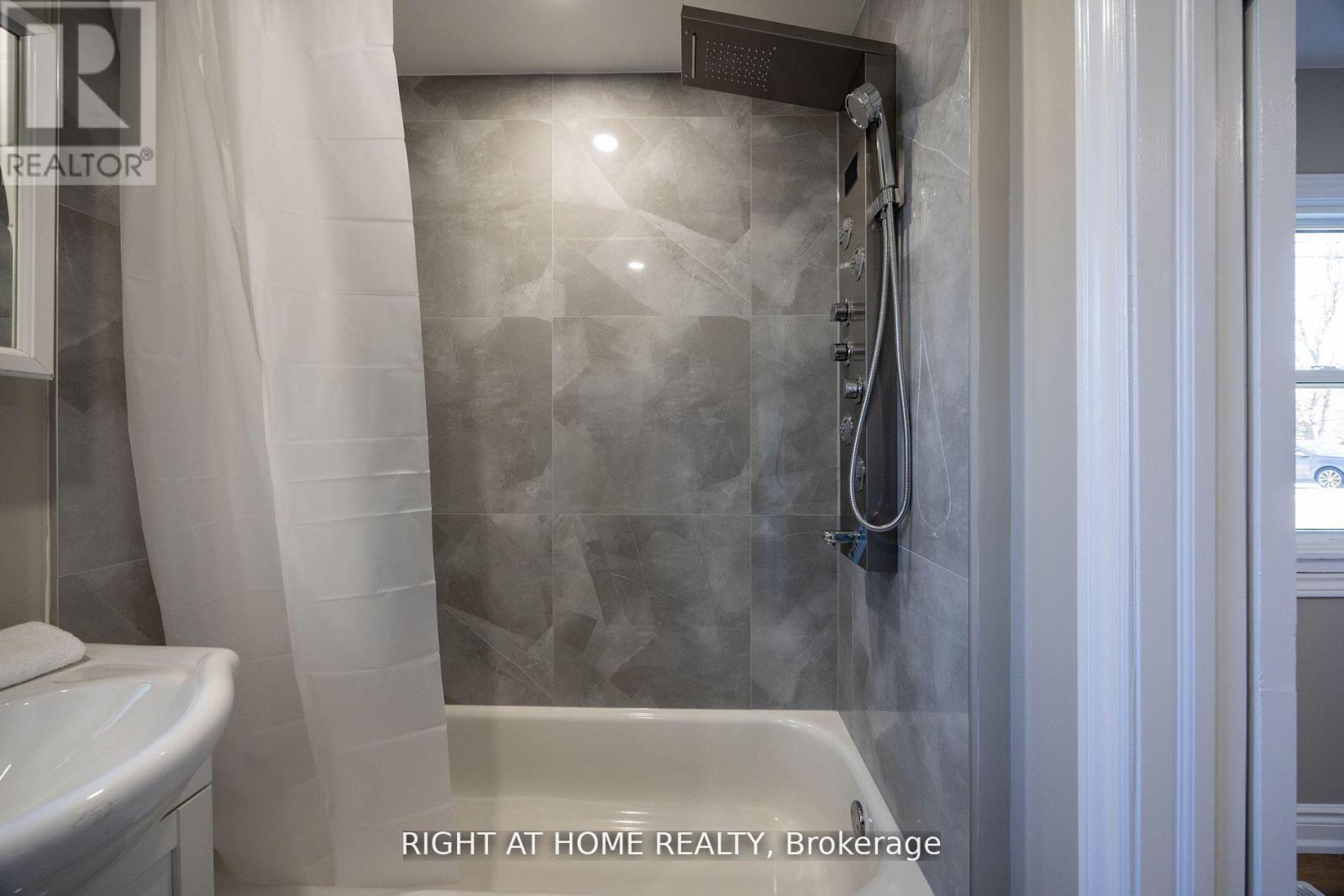 15 Farr Avenue, East Gwillimbury, Ontario  L0G 1V0 - Photo 13 - N12402513