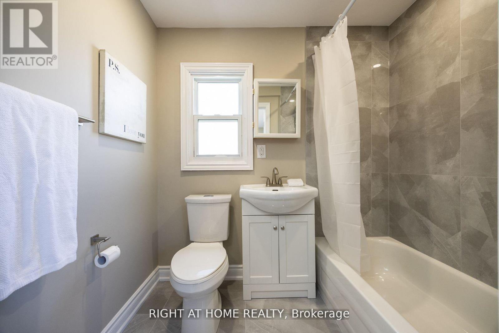 15 Farr Avenue, East Gwillimbury, Ontario  L0G 1V0 - Photo 17 - N12402513