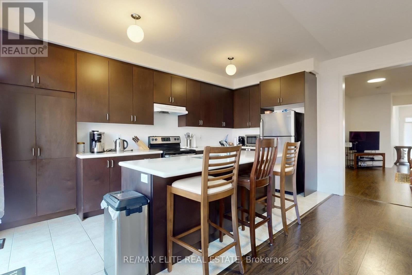1215 Mccron Crescent, Newmarket, Ontario  L3X 0C5 - Photo 11 - N12402524