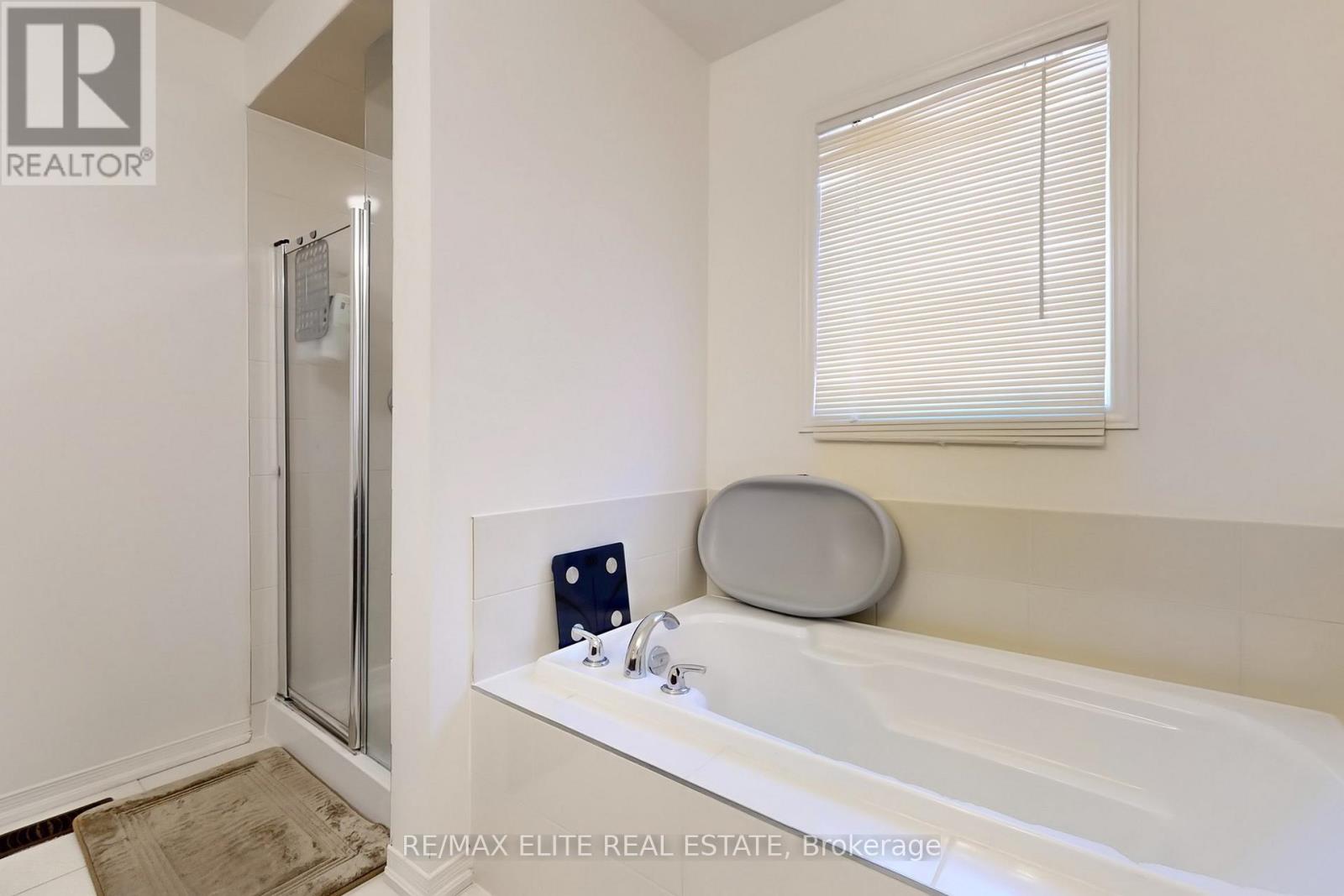 1215 Mccron Crescent, Newmarket, Ontario  L3X 0C5 - Photo 18 - N12402524