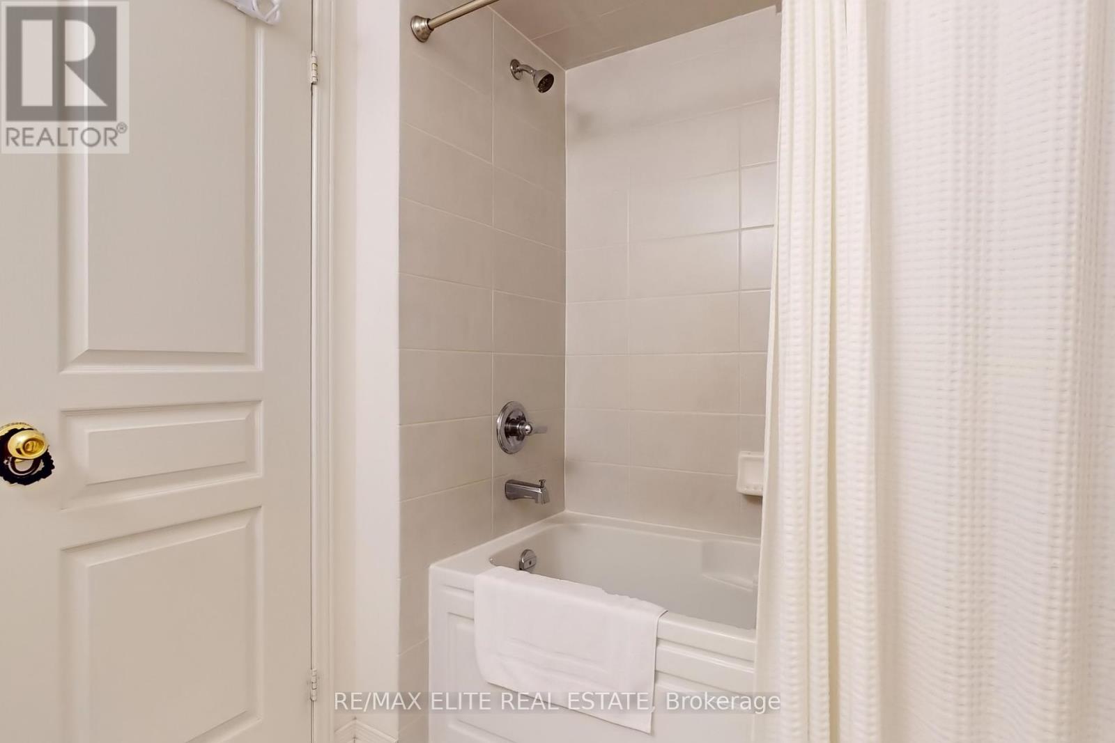 1215 Mccron Crescent, Newmarket, Ontario  L3X 0C5 - Photo 22 - N12402524