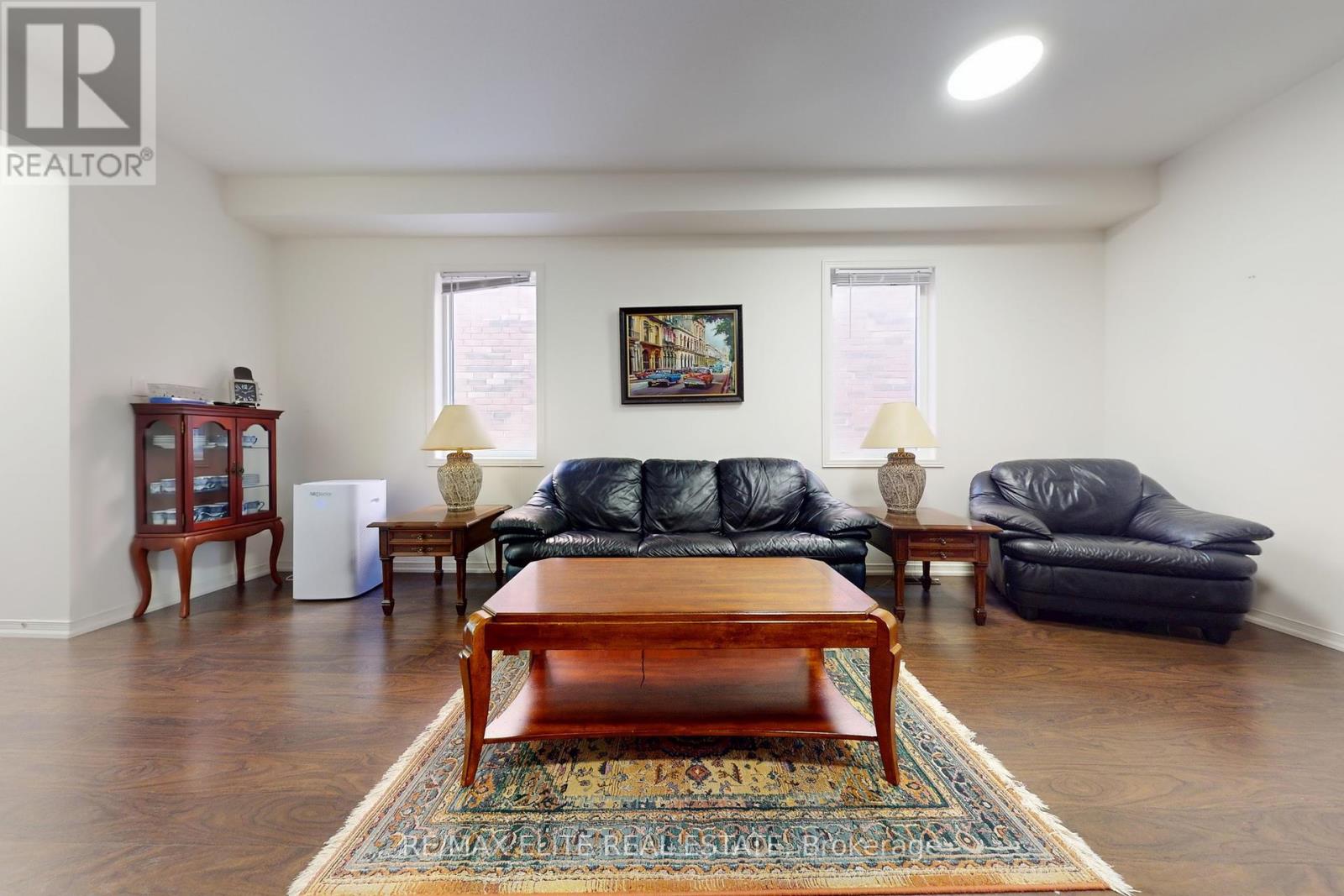 1215 Mccron Crescent, Newmarket, Ontario  L3X 0C5 - Photo 6 - N12402524