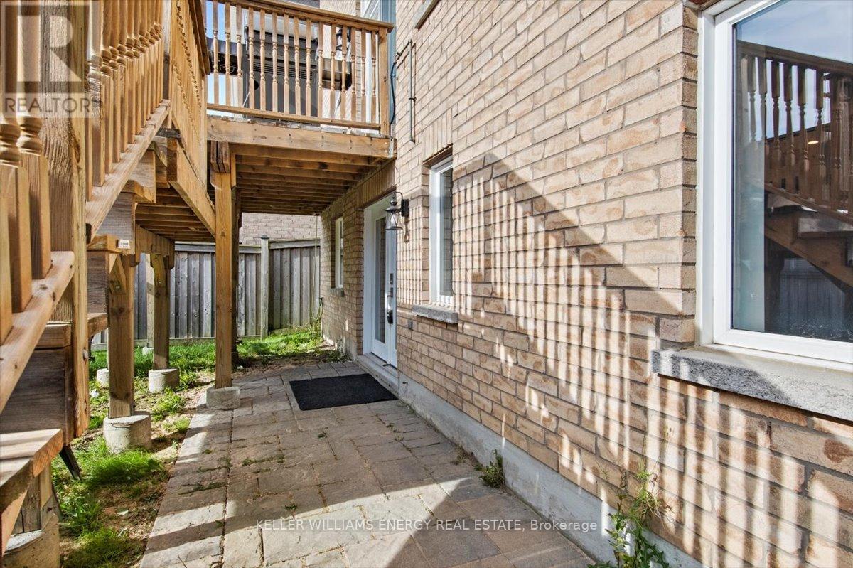 213 Glenabbey Drive, Clarington, Ontario  L1E 0C4 - Photo 4 - E12402537
