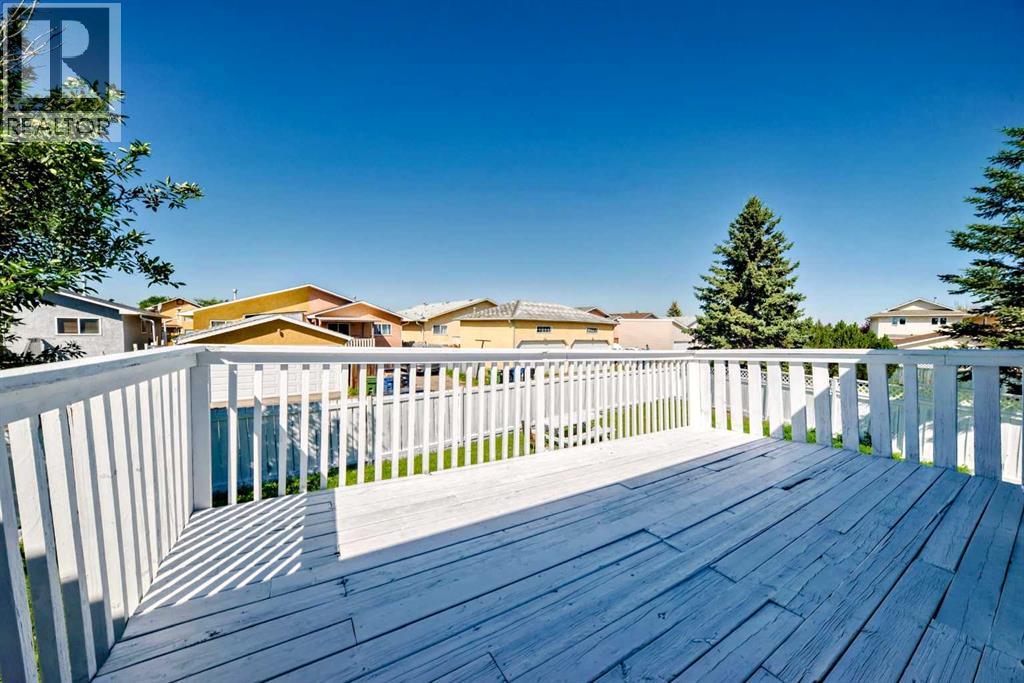 52 Martinglen Place Ne, Calgary, Alberta  T3J 3J1 - Photo 11 - A2256502