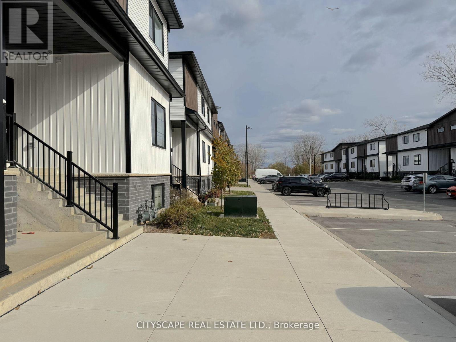 612 - 4263 Fourth Avenue, Niagara Falls, Ontario  L2E 0C2 - Photo 4 - X12402538