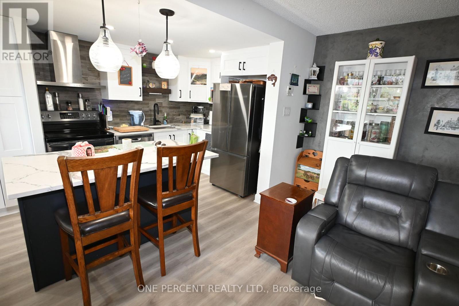 303 - 2625 Regina Street, Ottawa, Ontario  K2B 5W8 - Photo 2 - X12402562