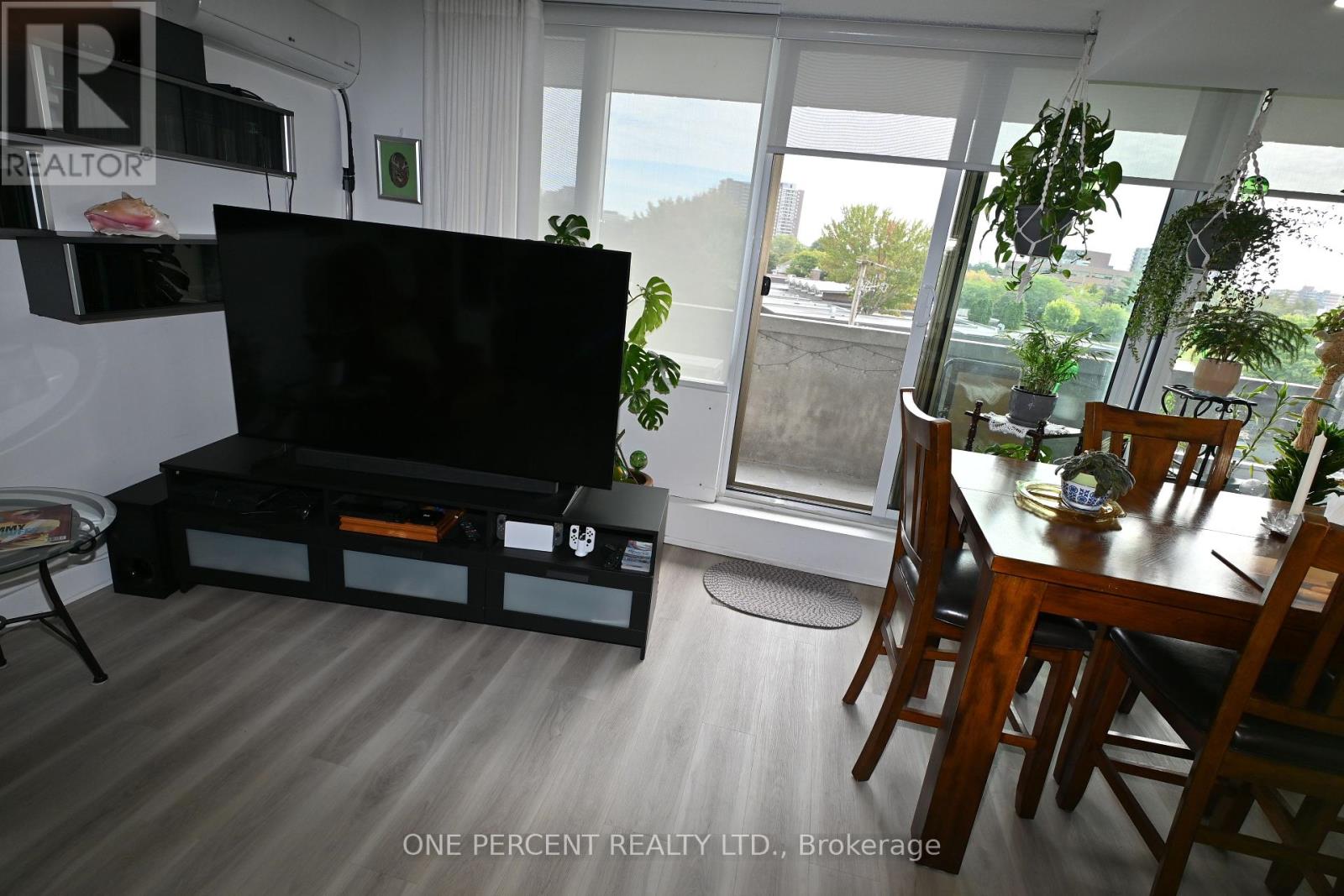 303 - 2625 Regina Street, Ottawa, Ontario  K2B 5W8 - Photo 4 - X12402562