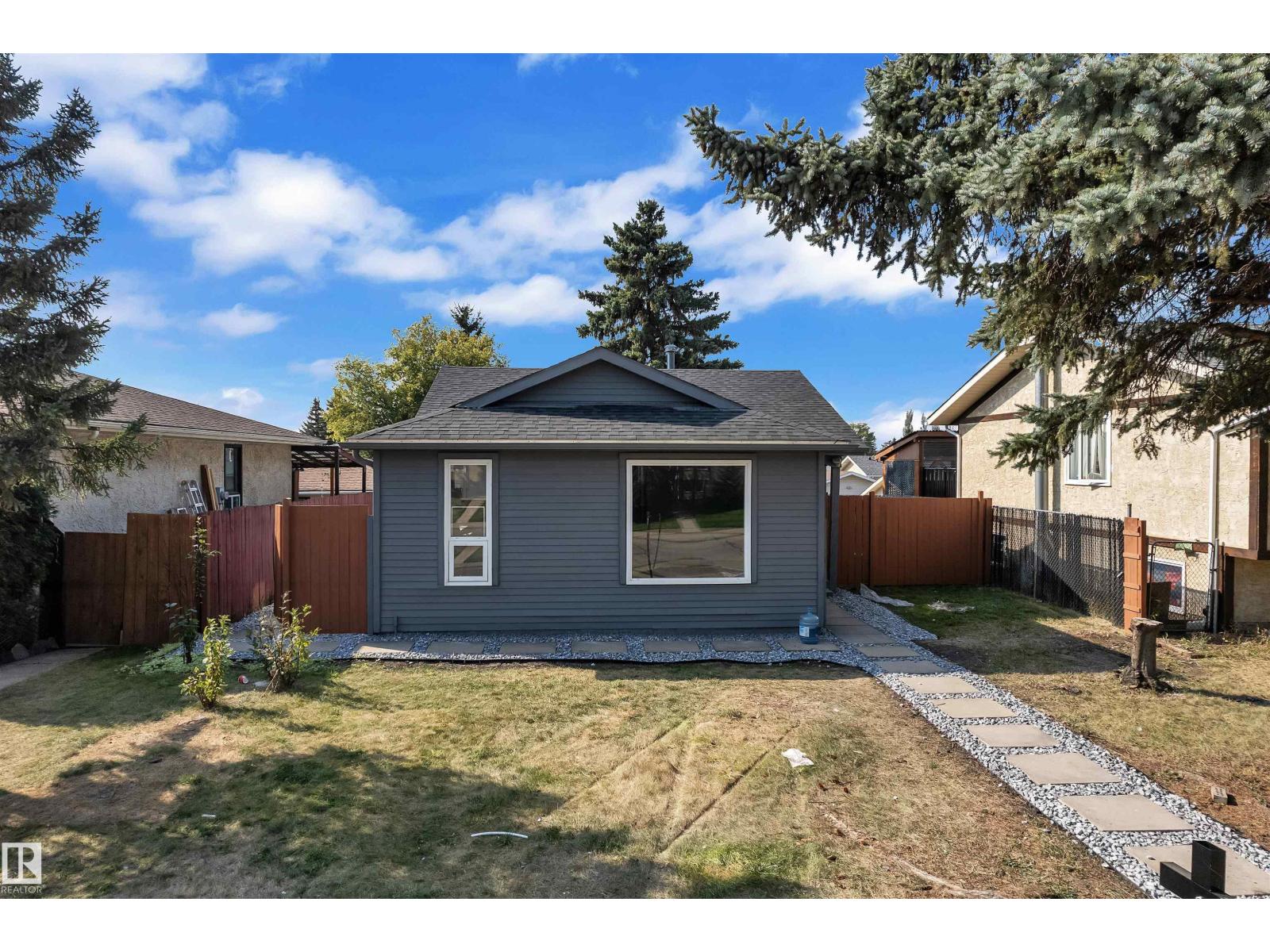 1758 37 St Nw, Edmonton, Alberta  T6L 2R3 - Photo 2 - E4457444