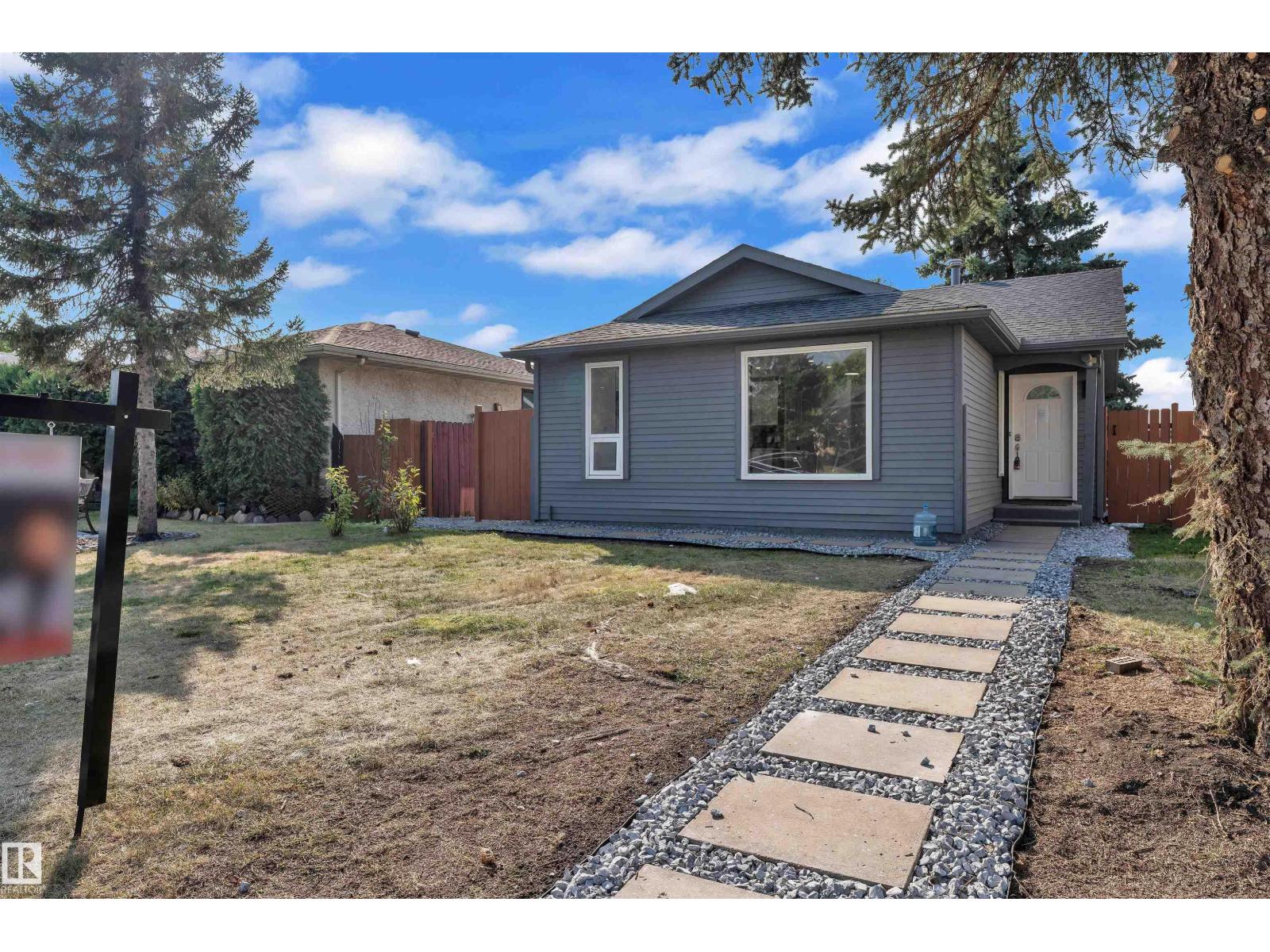 1758 37 St Nw, Edmonton, Alberta  T6L 2R3 - Photo 1 - E4457444