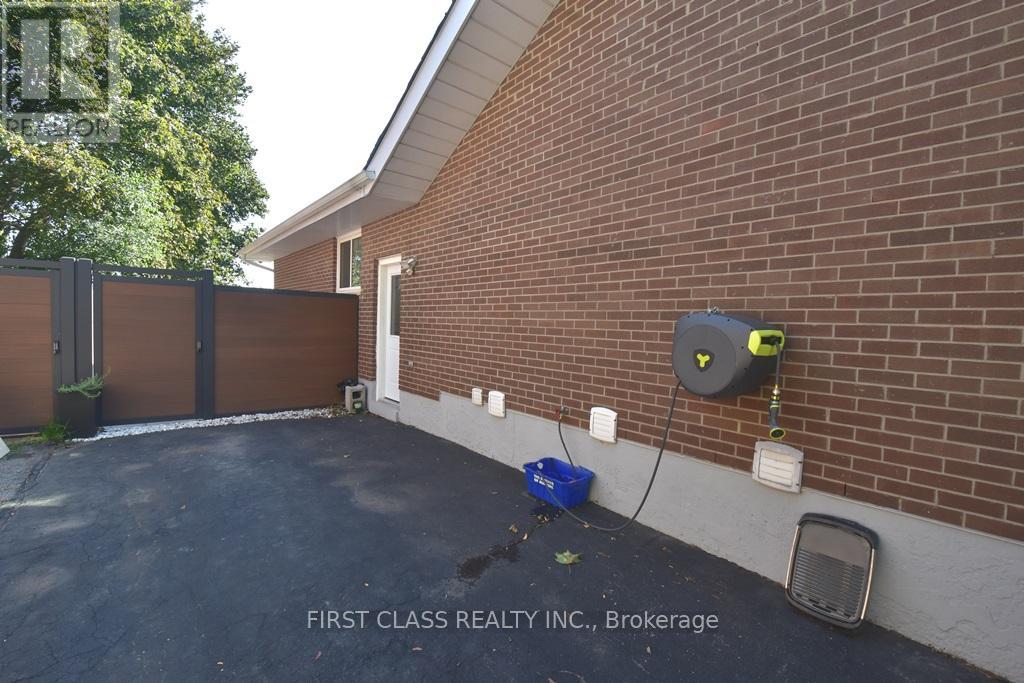 B1 - 1506 Simcoe Street N, Oshawa, Ontario  L1G 4X7 - Photo 2 - E12402563