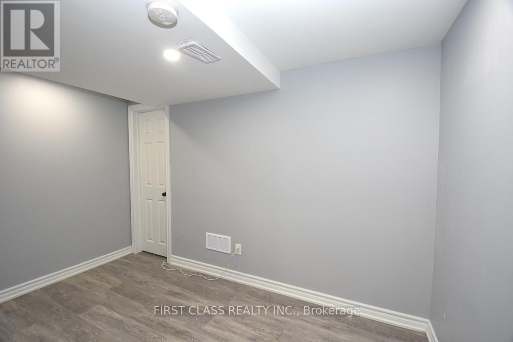 B1 - 1506 Simcoe Street N, Oshawa, Ontario  L1G 4X7 - Photo 5 - E12402563