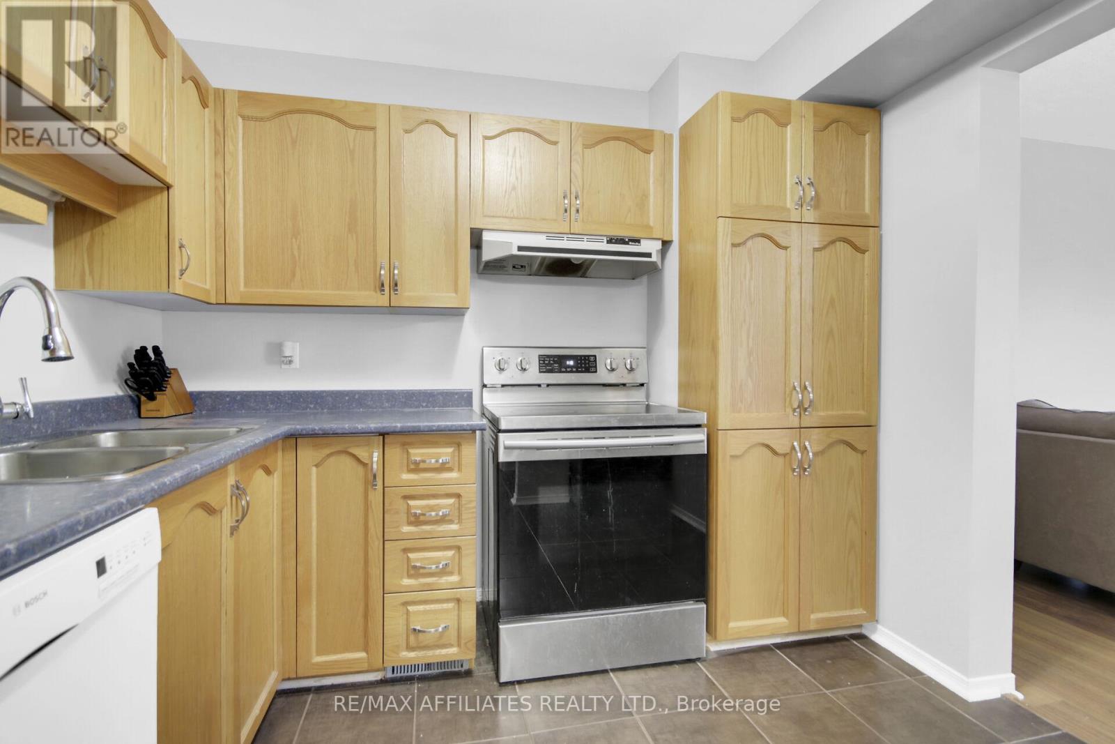 74 Markland Crescent, Ottawa, Ontario  K2G 5Z6 - Photo 18 - X12402576