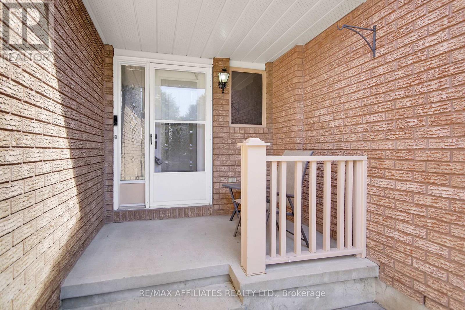 74 Markland Crescent, Ottawa, Ontario  K2G 5Z6 - Photo 6 - X12402576