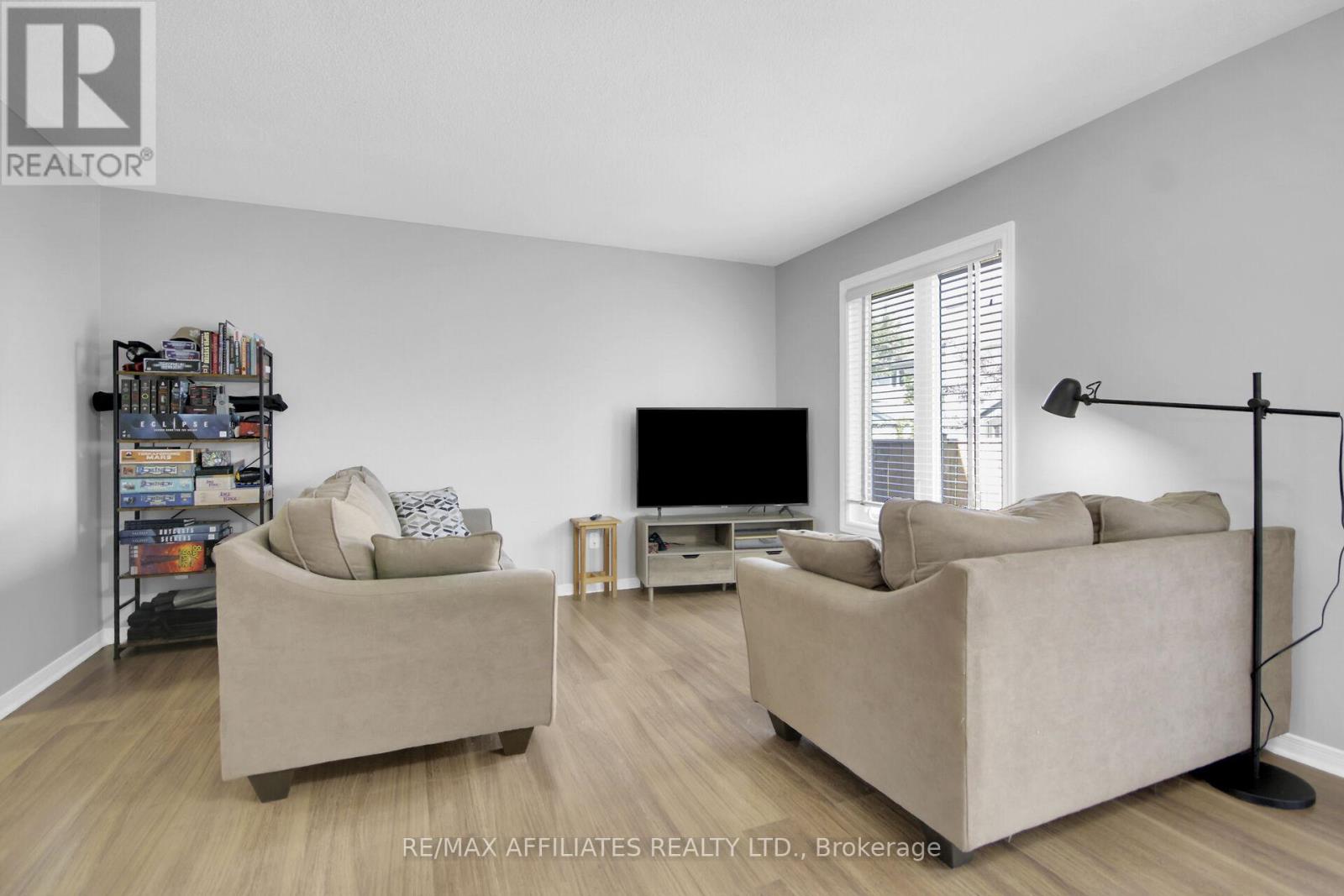 74 Markland Crescent, Ottawa, Ontario  K2G 5Z6 - Photo 9 - X12402576