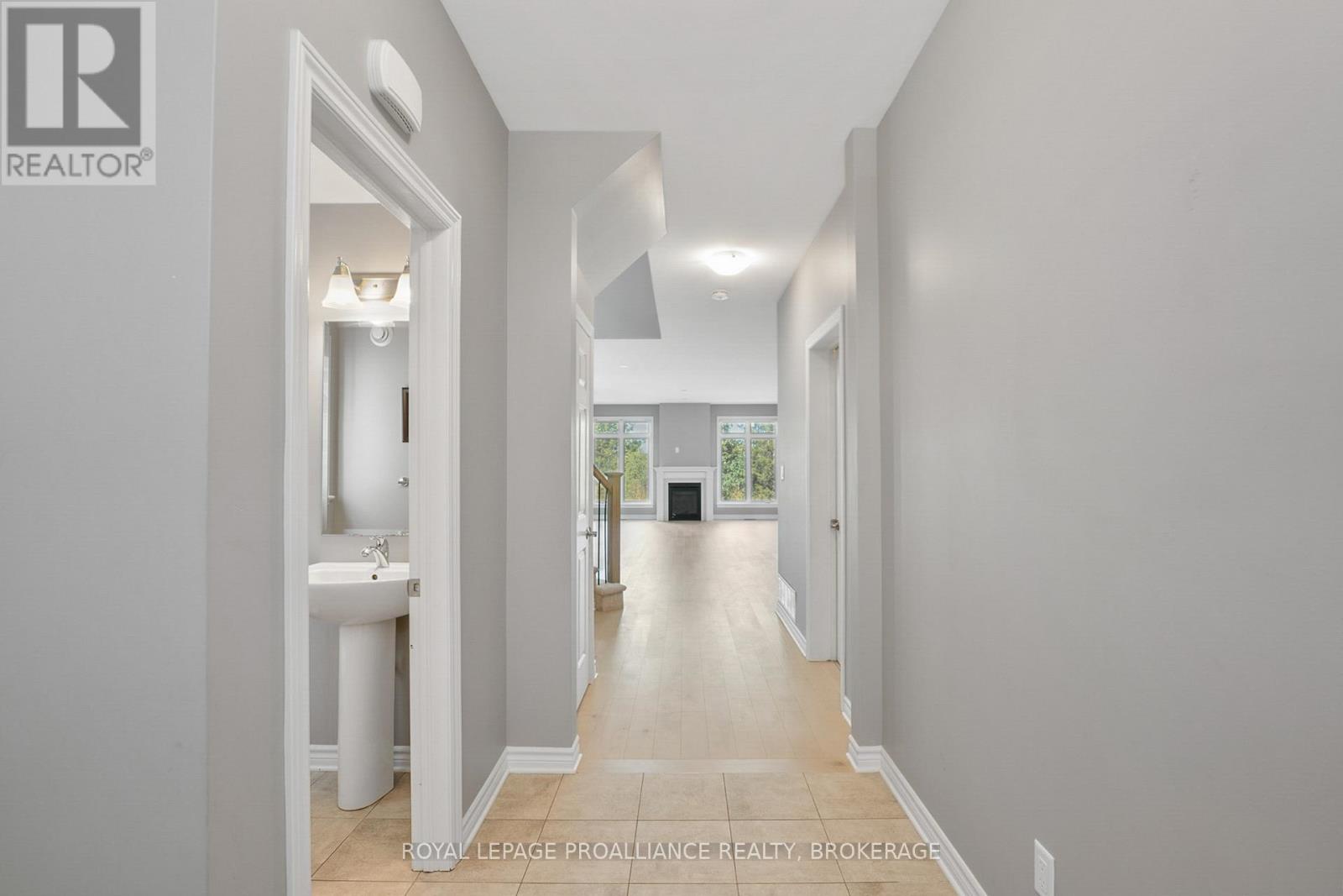 1374 Monarch Drive, Kingston, Ontario  K7P 0S2 - Photo 2 - X12400155