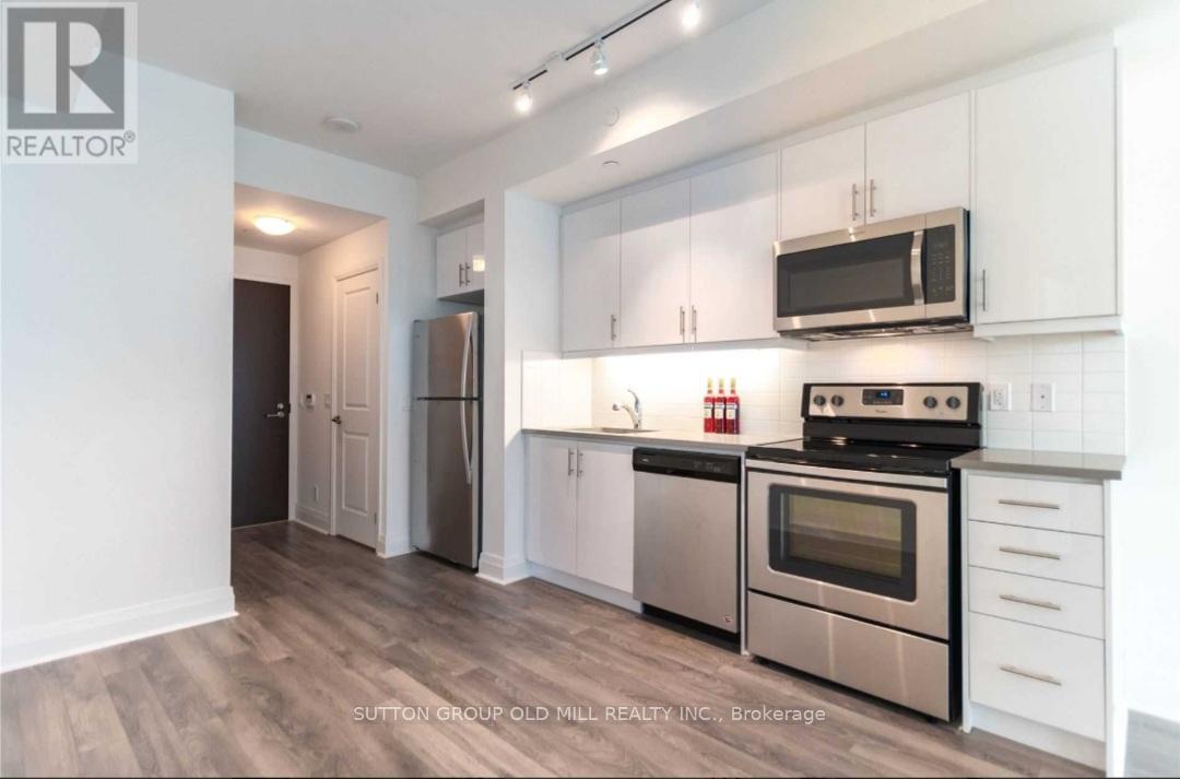 2011 - 17 Zorra Street, Toronto, Ontario  M8Z 4Z6 - Photo 3 - W12402569