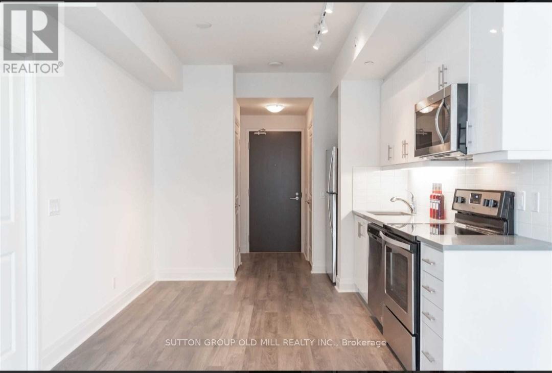 2011 - 17 Zorra Street, Toronto, Ontario  M8Z 4Z6 - Photo 4 - W12402569