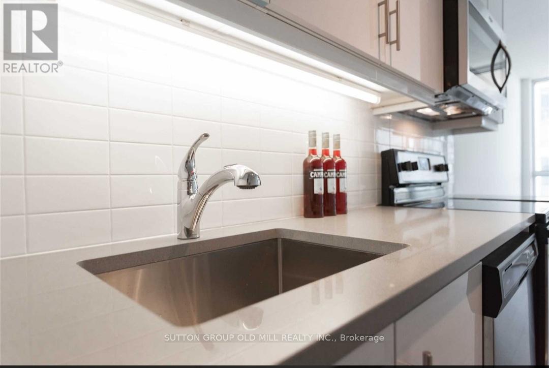 2011 - 17 Zorra Street, Toronto, Ontario  M8Z 4Z6 - Photo 5 - W12402569