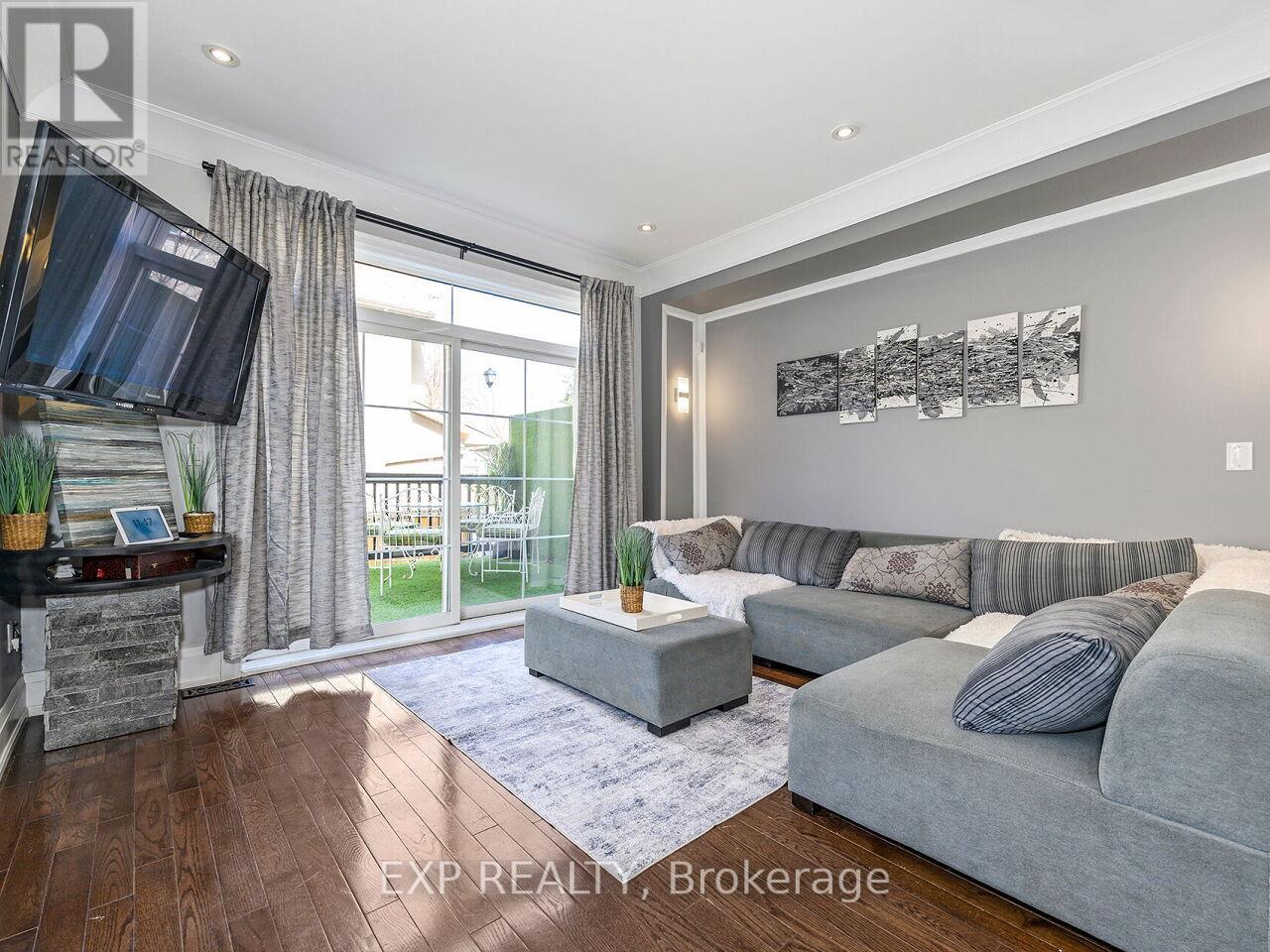 4 - 2351 Lakeshore Road W, Oakville, Ontario  L6L 1H4 - Photo 18 - W12402574