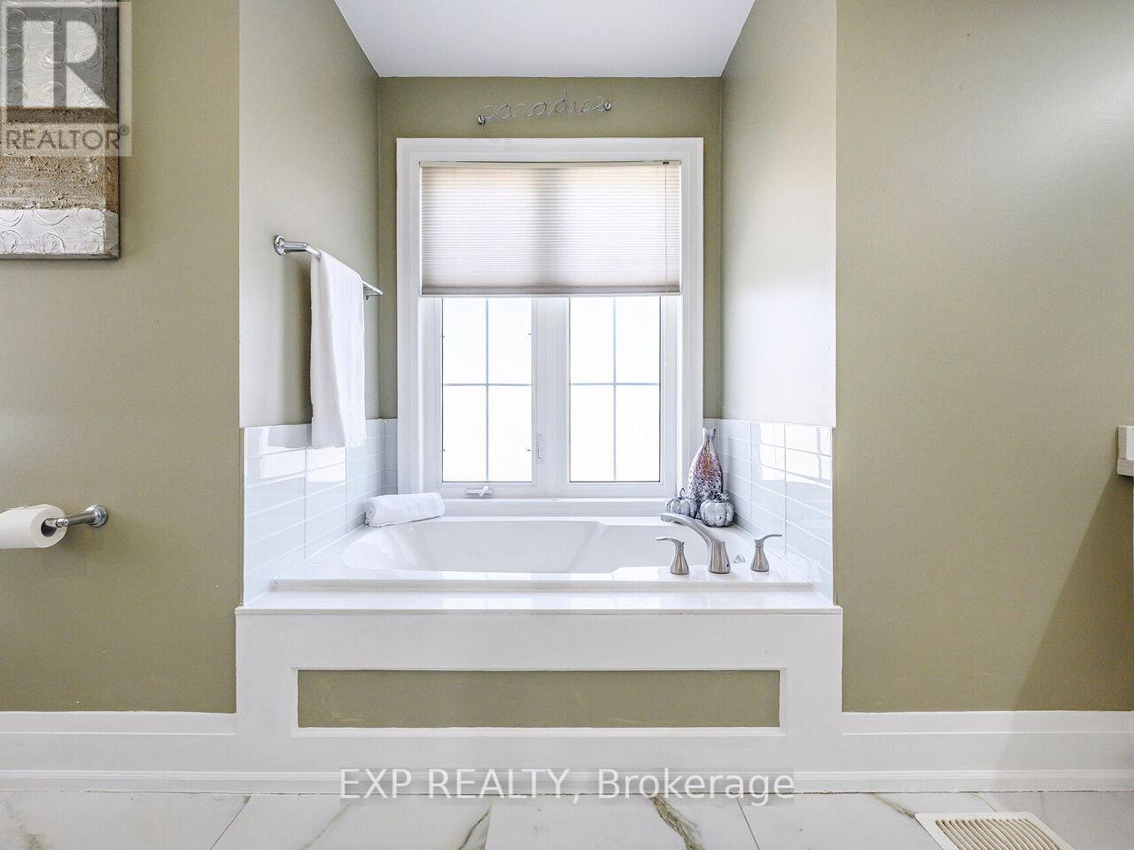 4 - 2351 Lakeshore Road W, Oakville, Ontario  L6L 1H4 - Photo 36 - W12402574
