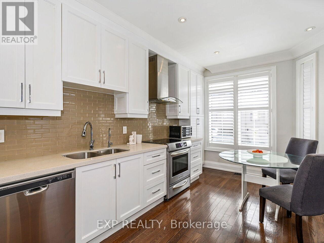 4 - 2351 Lakeshore Road W, Oakville, Ontario  L6L 1H4 - Photo 8 - W12402574