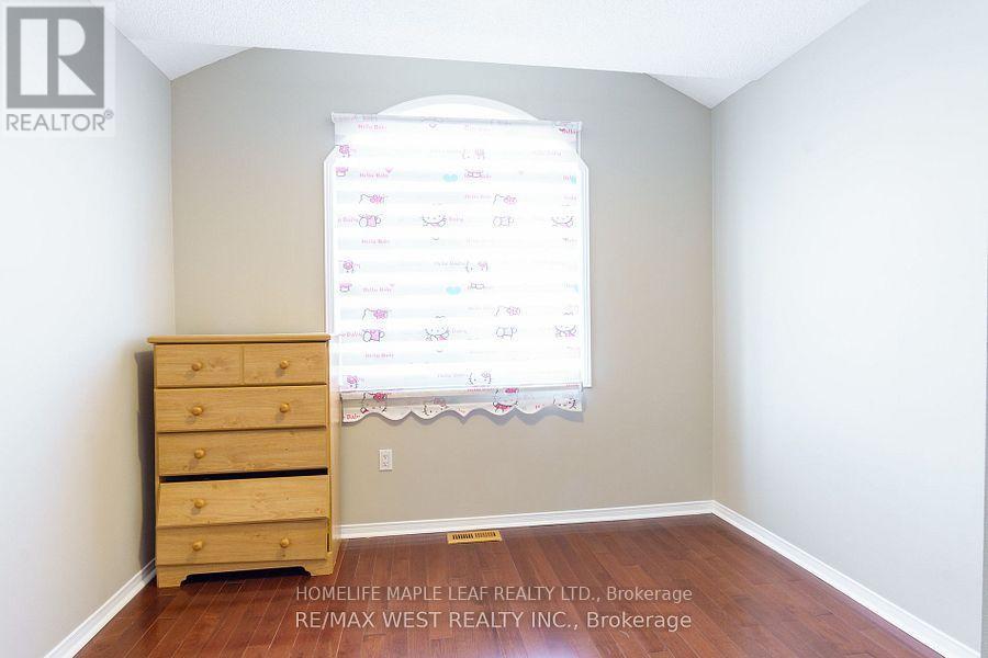 11 Nina Place, Brampton, Ontario  L7A 2E4 - Photo 8 - W12402582